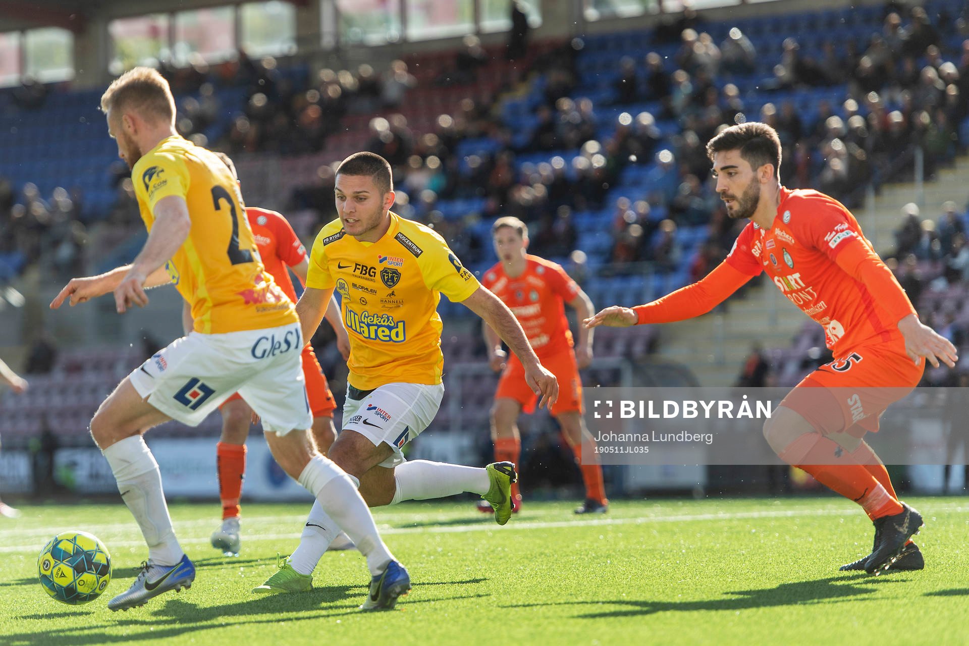 Falkenbergs Edi Sylisufaj och AFC Eskilstunas Jose Leon