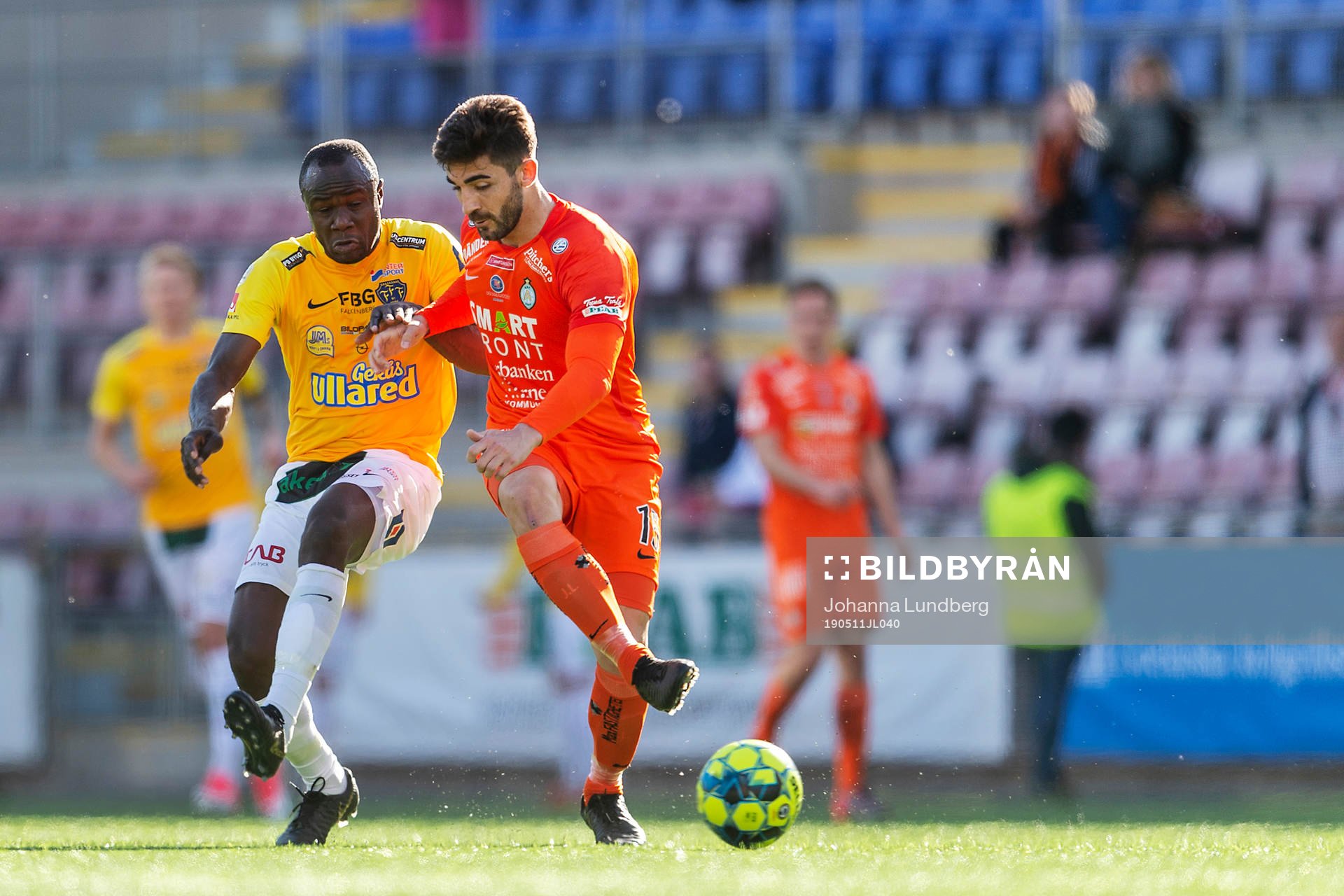 Falkenbergs Nsima Peter och AFC Eskilstunas Jose Leon Bernal