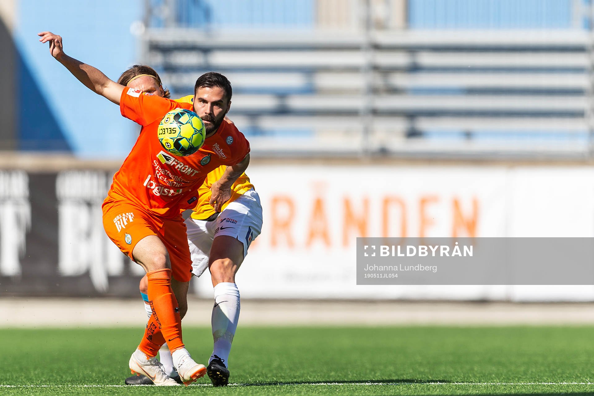 AFC Eskilstunas Denni Avdic och Falkenbergs Carl Johansson