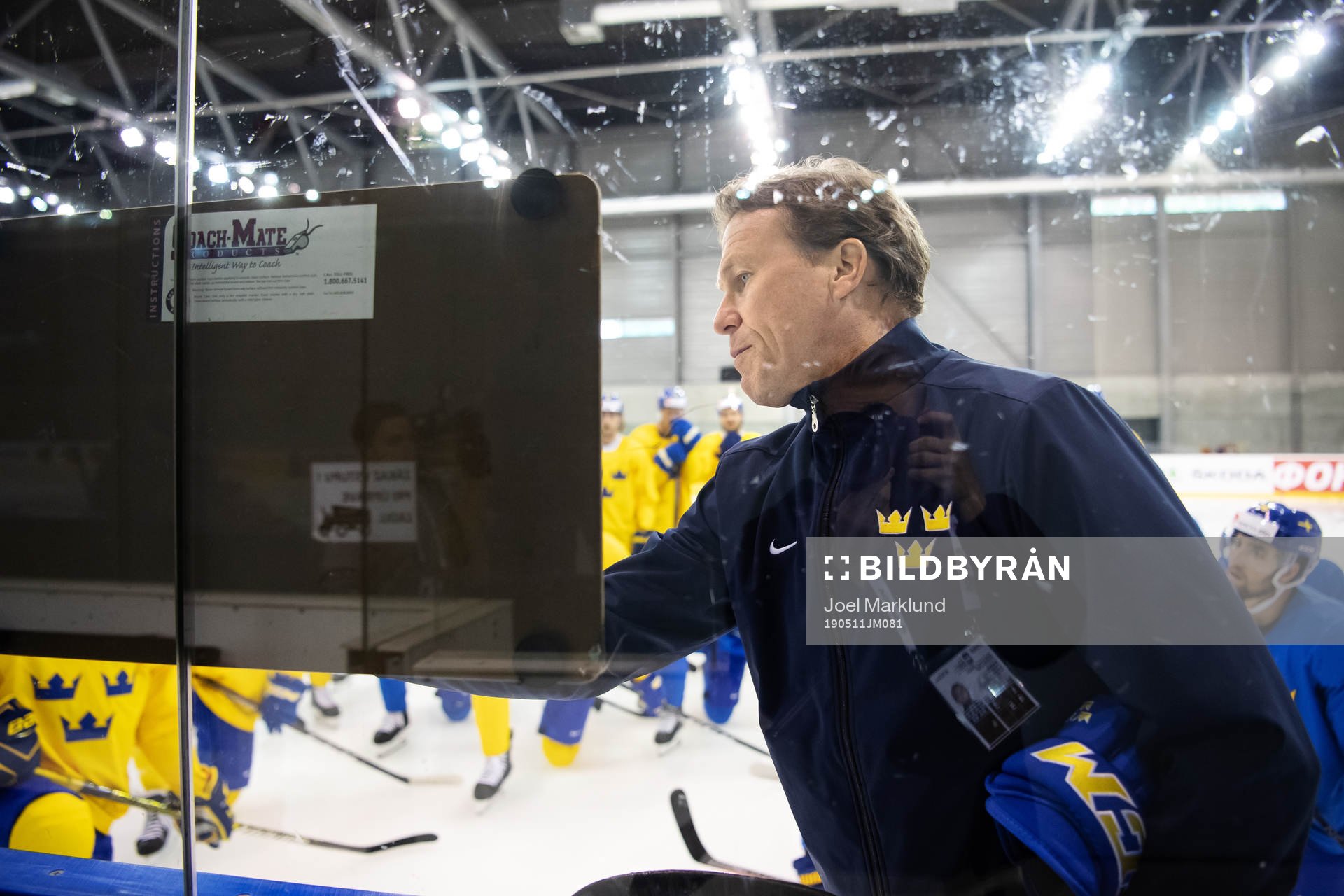 Assistant coach Johan Garpenlöv of Sweden at a practice