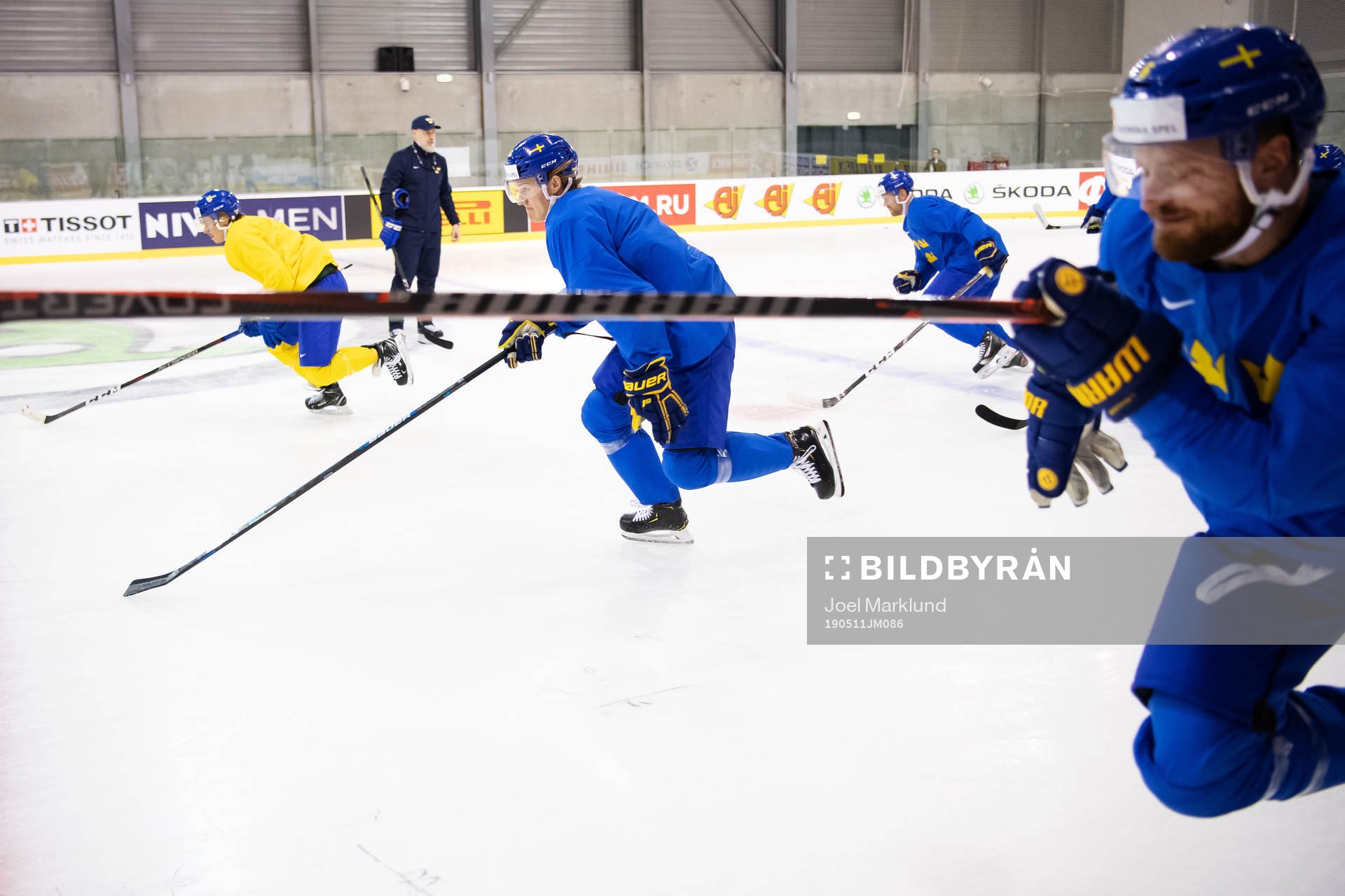 Oskar Lindblom (C) of Sweden at a practice session