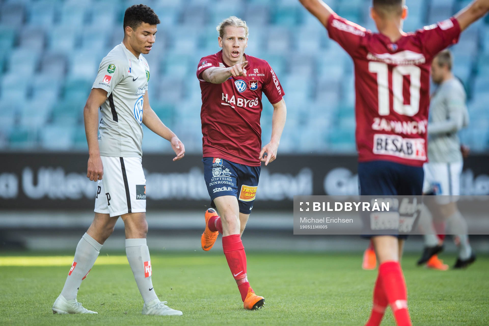 Örgrytes Gustav Ludwigson och Fredrik Zanjanchi jublar