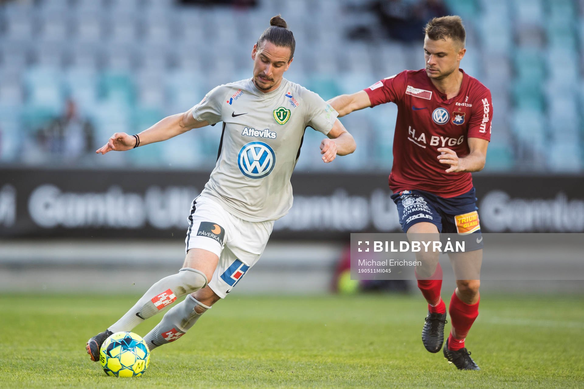 Jönköpings Edin Hamidovic och Örgrytes Hannes Sahlin