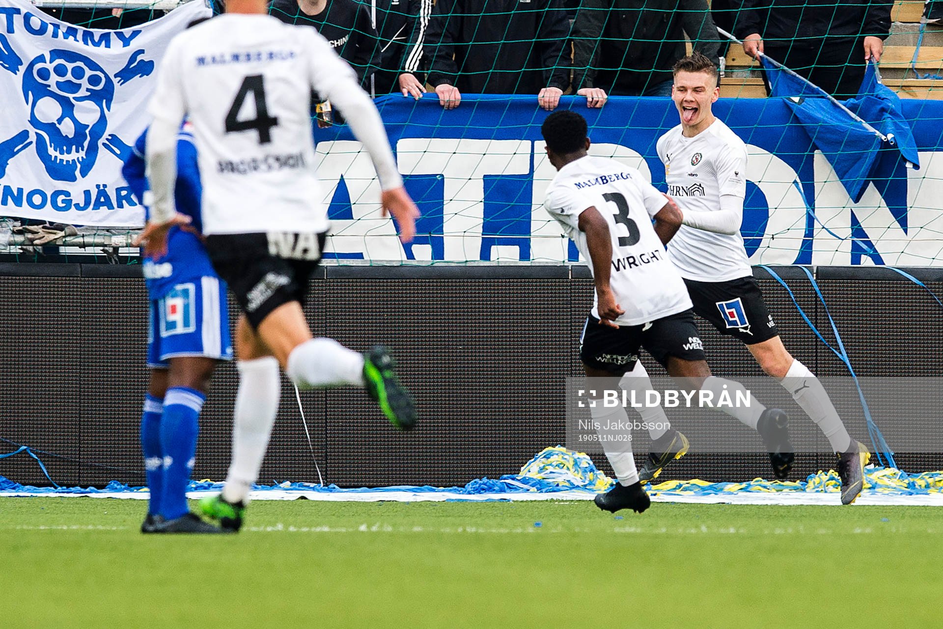 Örebros Jake Larsson jublar