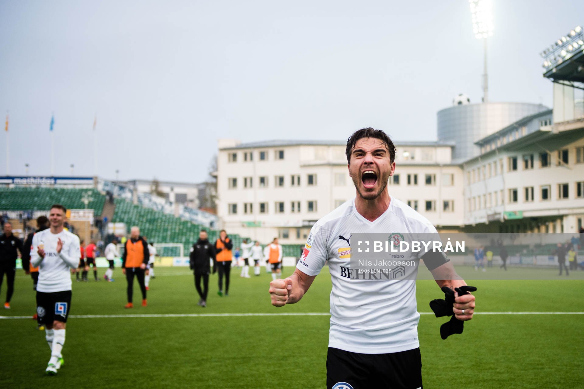 Örebros Nordin Gerzic jublar efter fotbollsmatchen i Allsvenskan mellan GIF Sundsvall och Örebro den 11 maj 2018 i Sundsvall.
