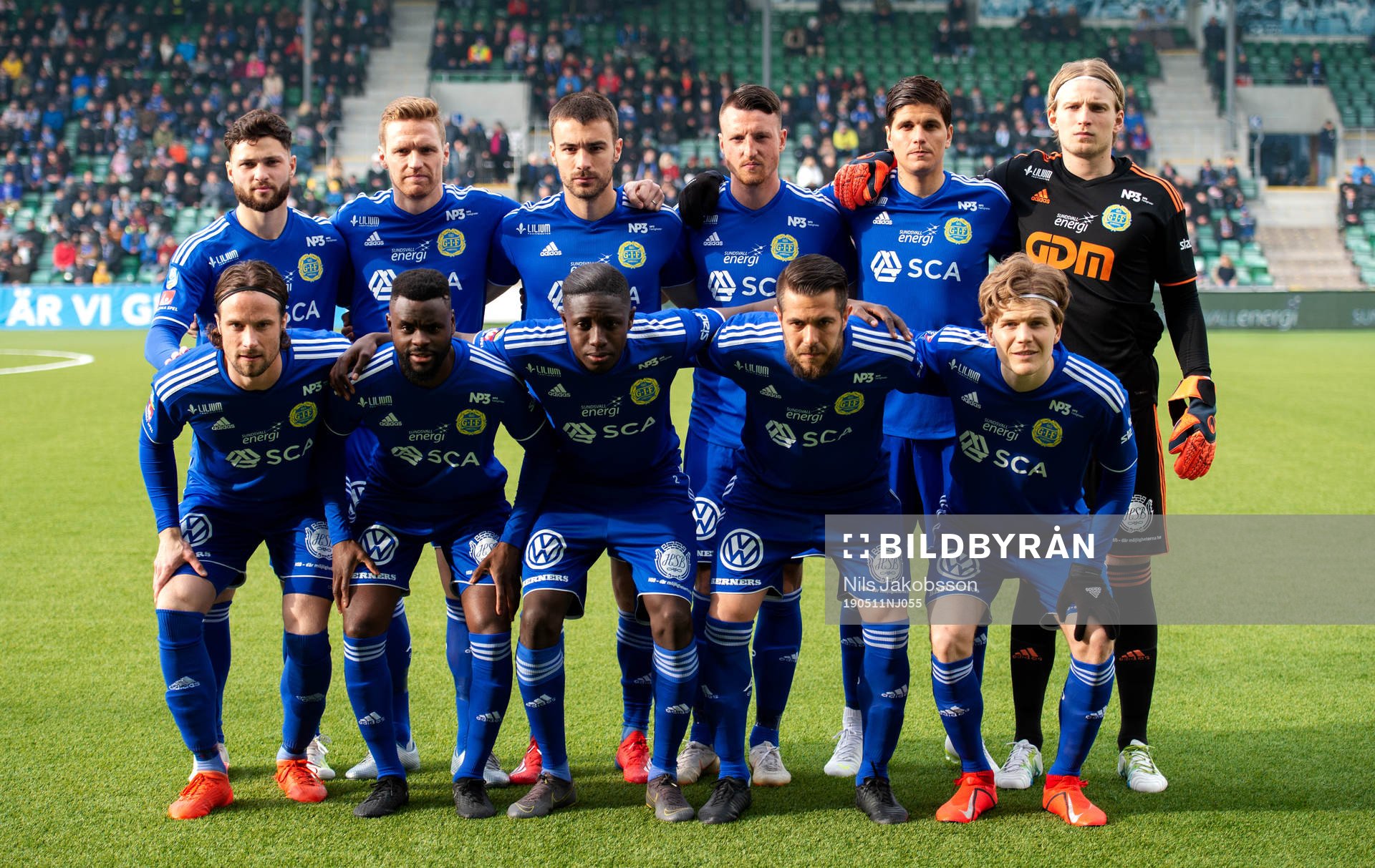 Sundsvalls Jonathan Tamimi Syberg, David Myrestam, Carlos Gracia, Alexander Blomqvist, David Batanero, målvakt William Eskelinen, främre raden, Linus Hallenius, Maic Sema, Pa Konate, Juan Jose Ciercoles Sagra, Oliver Berg poserar för en lagbild innan fotbollsmatchen i Allsvenskan mellan GIF Sundsvall och Örebro den 11 maj 2018 i Sundsvall.