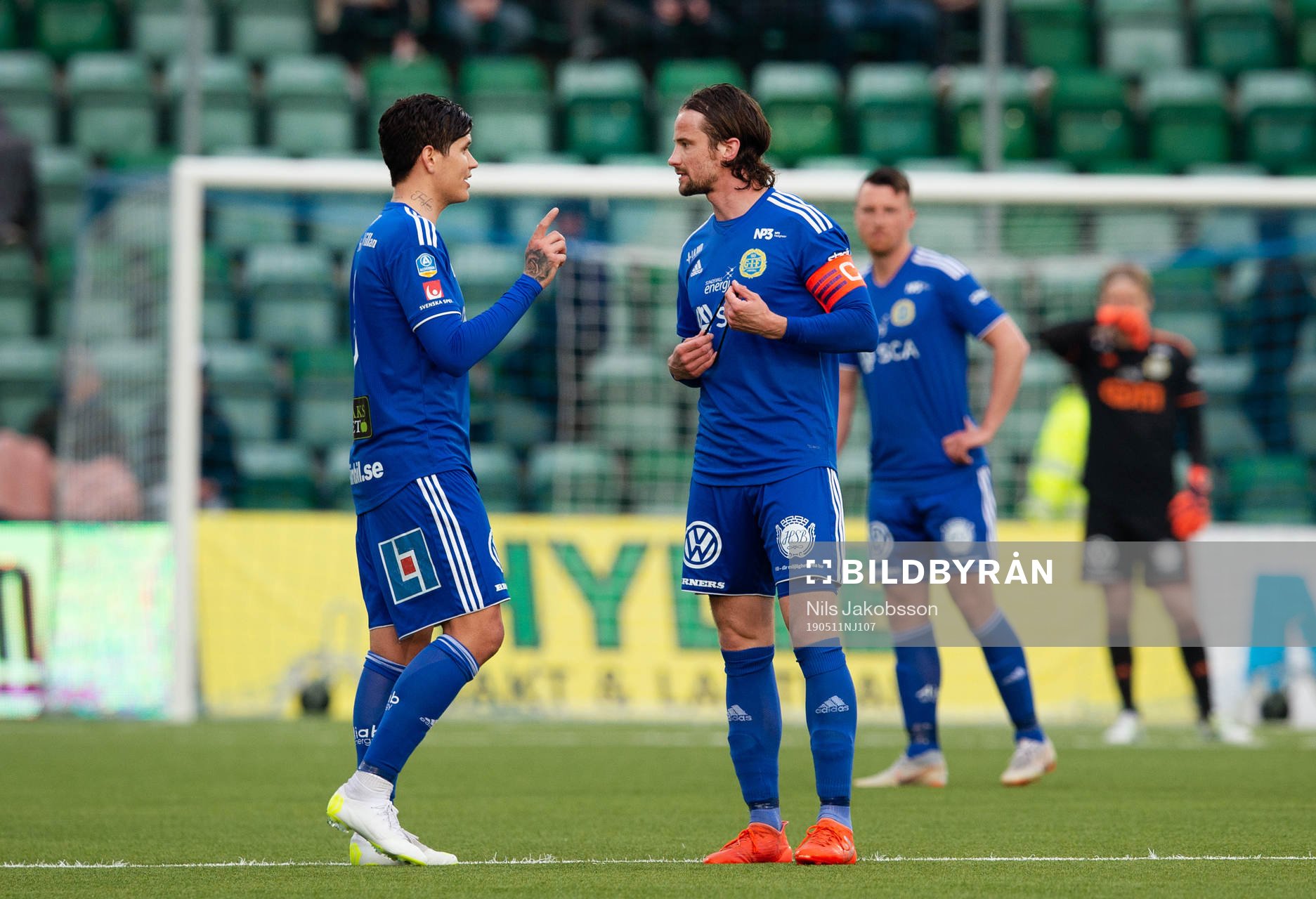 Sundsvalls David Batanero och Linus Hallenius samtalar