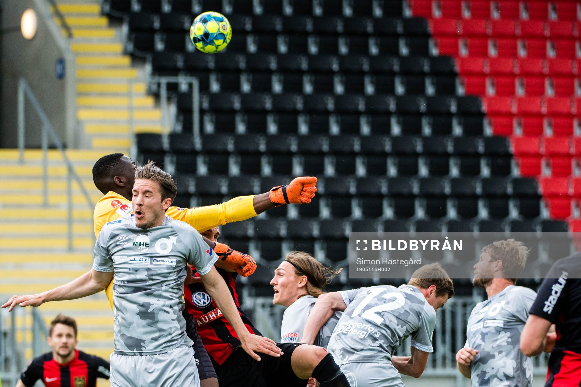 Degerfors Daniel Janevski och Brommapojkarnas målvakt