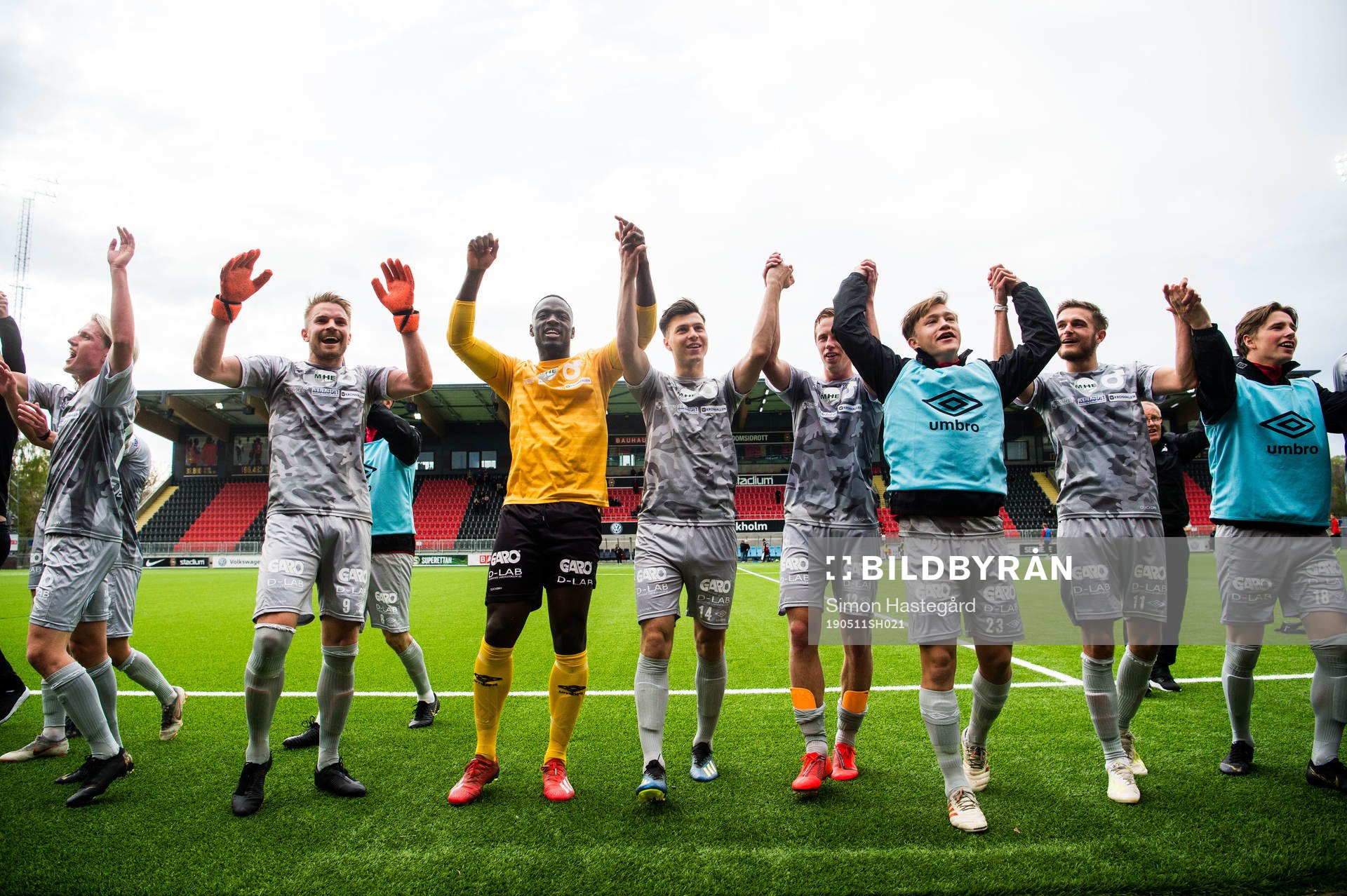 Degerfors spelare jublar