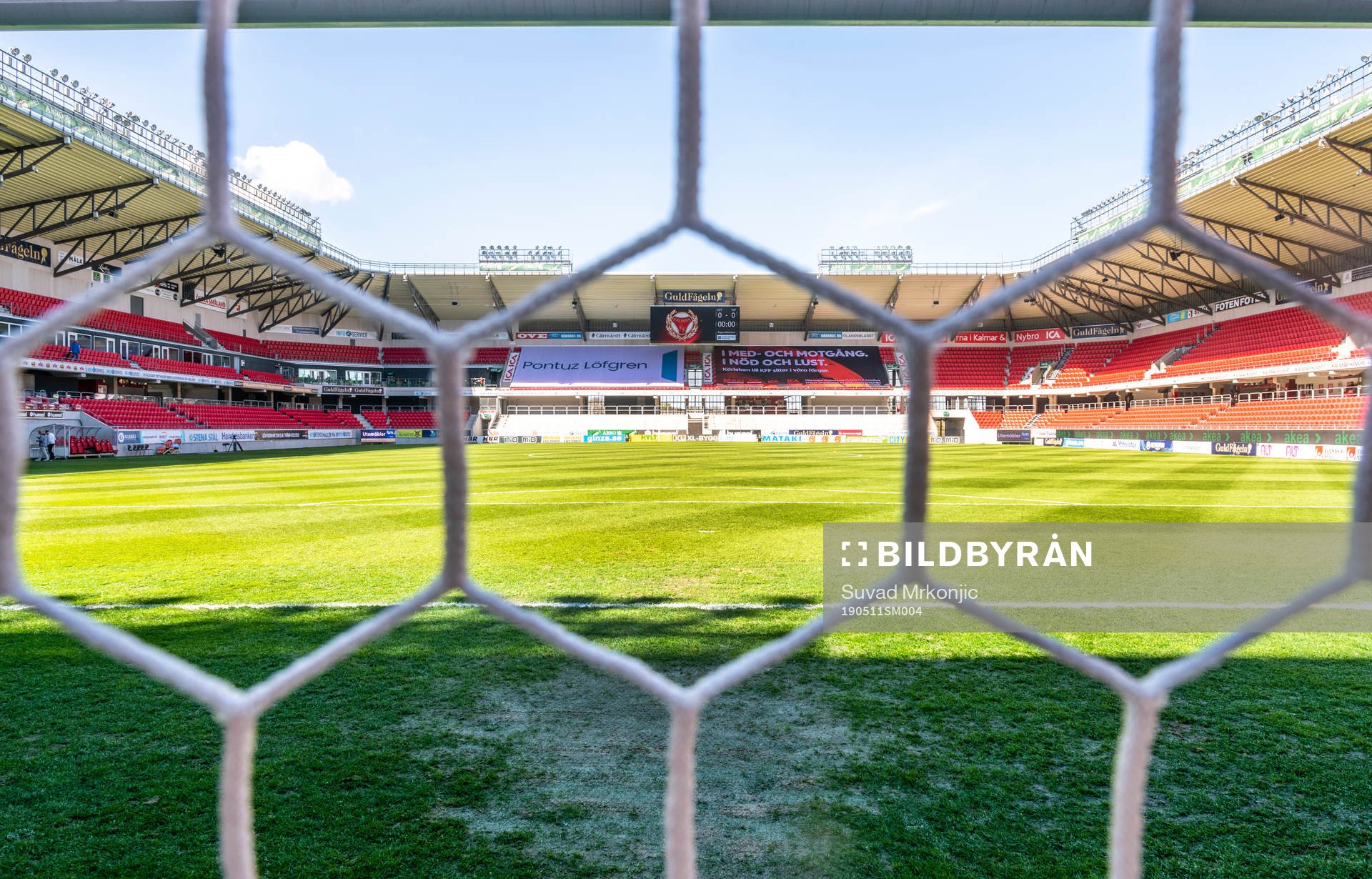 Nätmaskorna på ena målet på Guldfågeln Arena