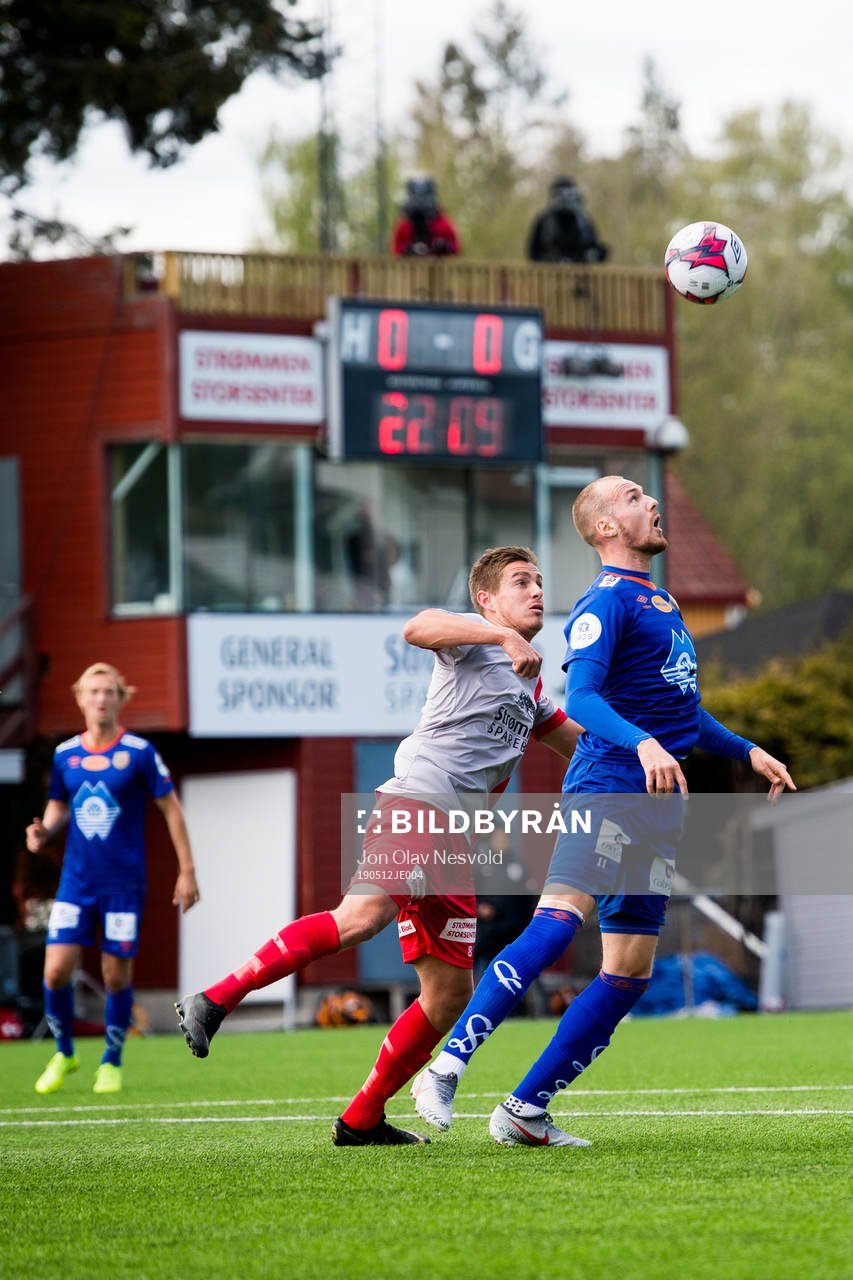 Øystein Vestvatn of Strømmen and Aron Elís Thrándarson