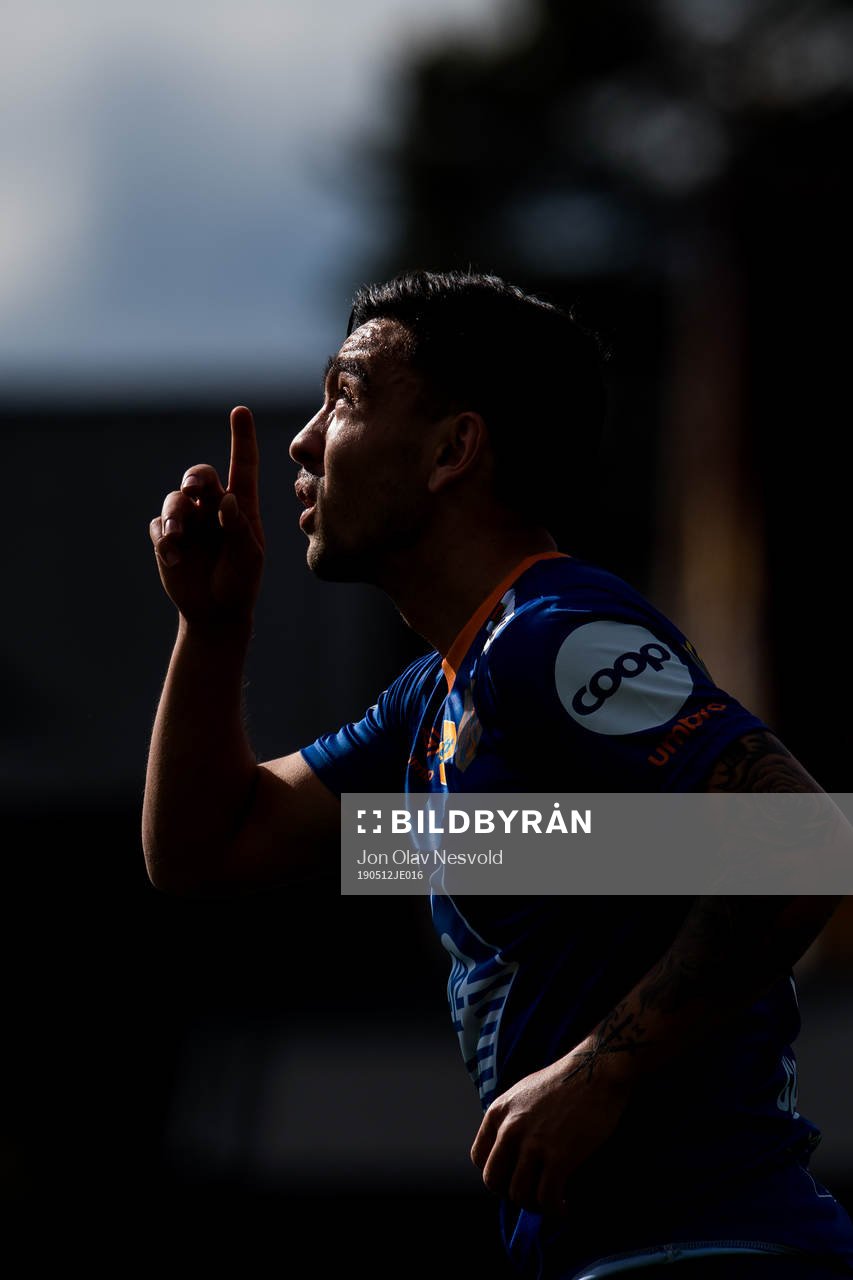 Niklas Castro of Aalesund celebrates