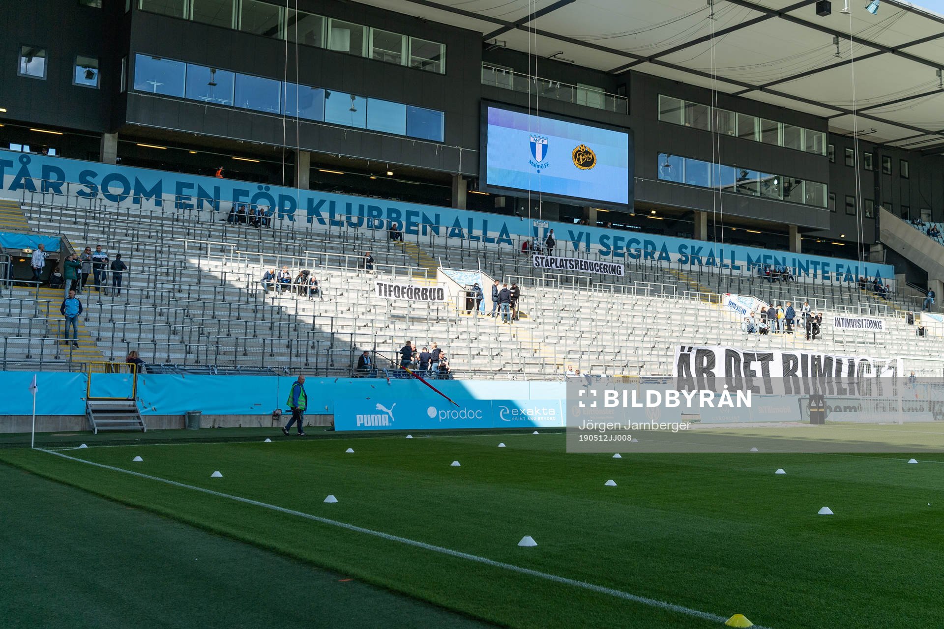 Banderoll på Malmö FFs supportrarnas läktare