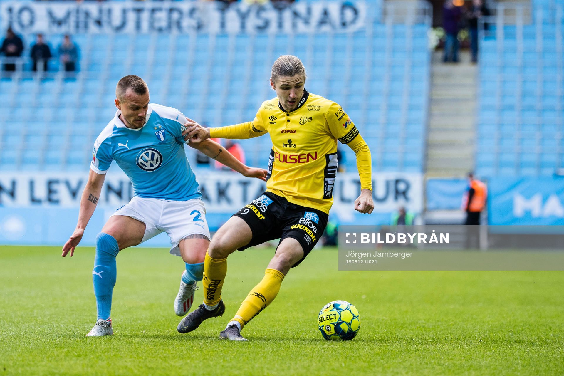 Elfsborgs Pawel Cibicki och Malmö FFs Eric Larsson