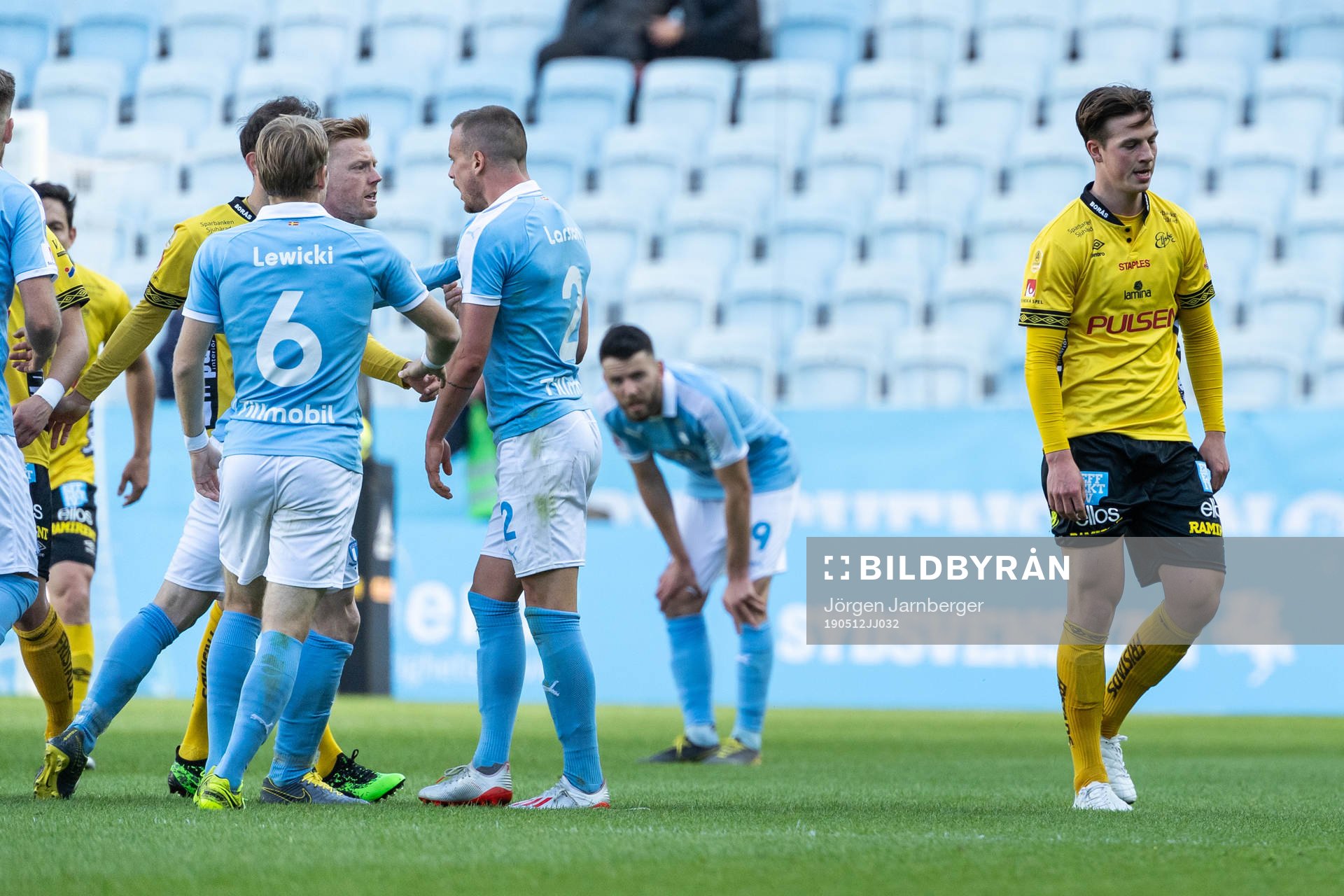 Elfsborgs Simon Olsson får sin andra varning och rött kort