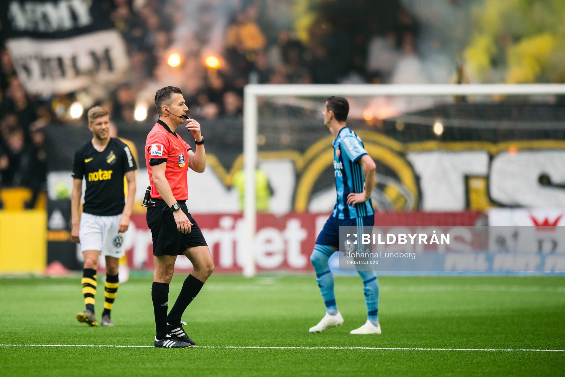 Domare Bojan Pandzic avbryter matchen tillfälligt