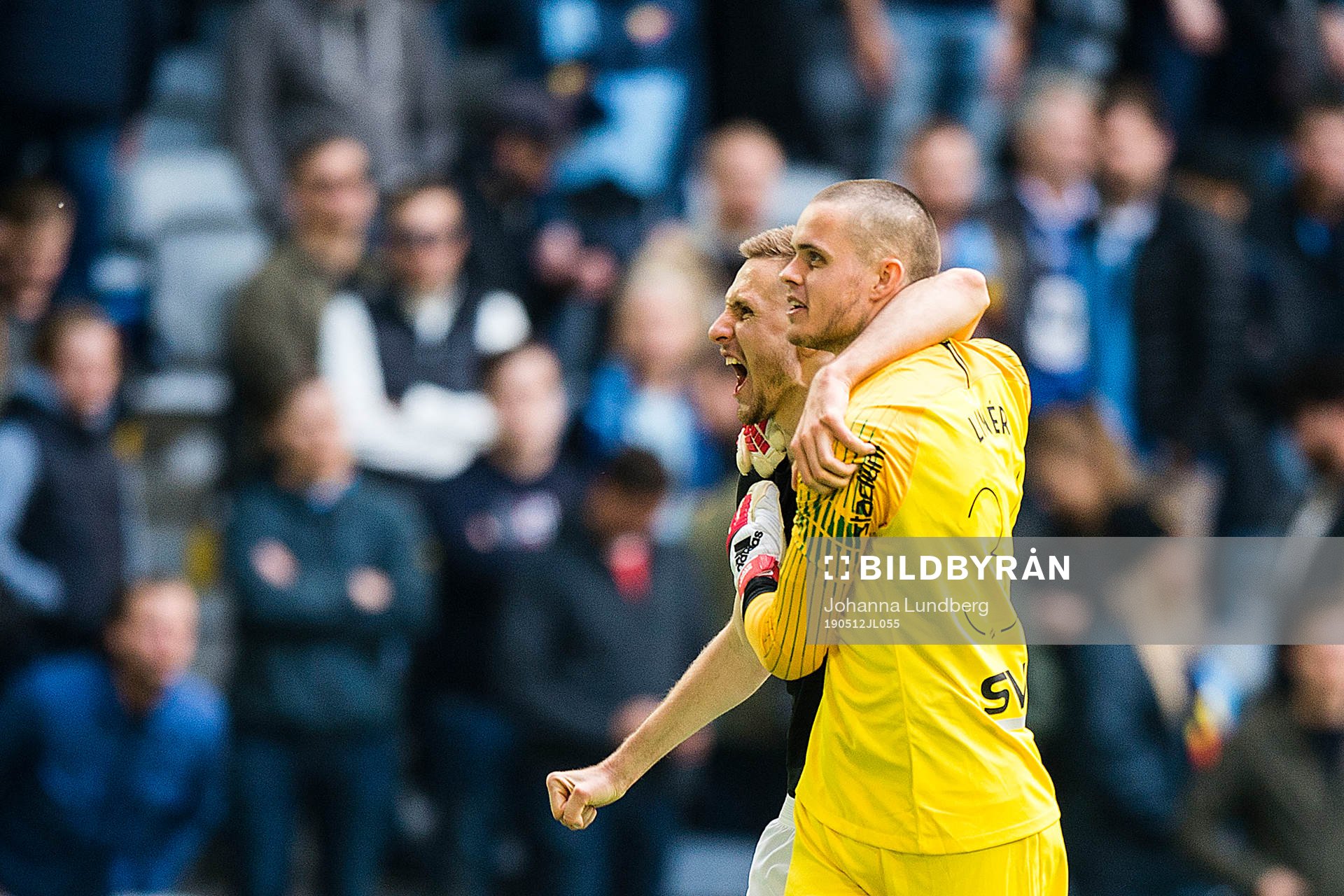 s målvakt Oscar Linnér jublar