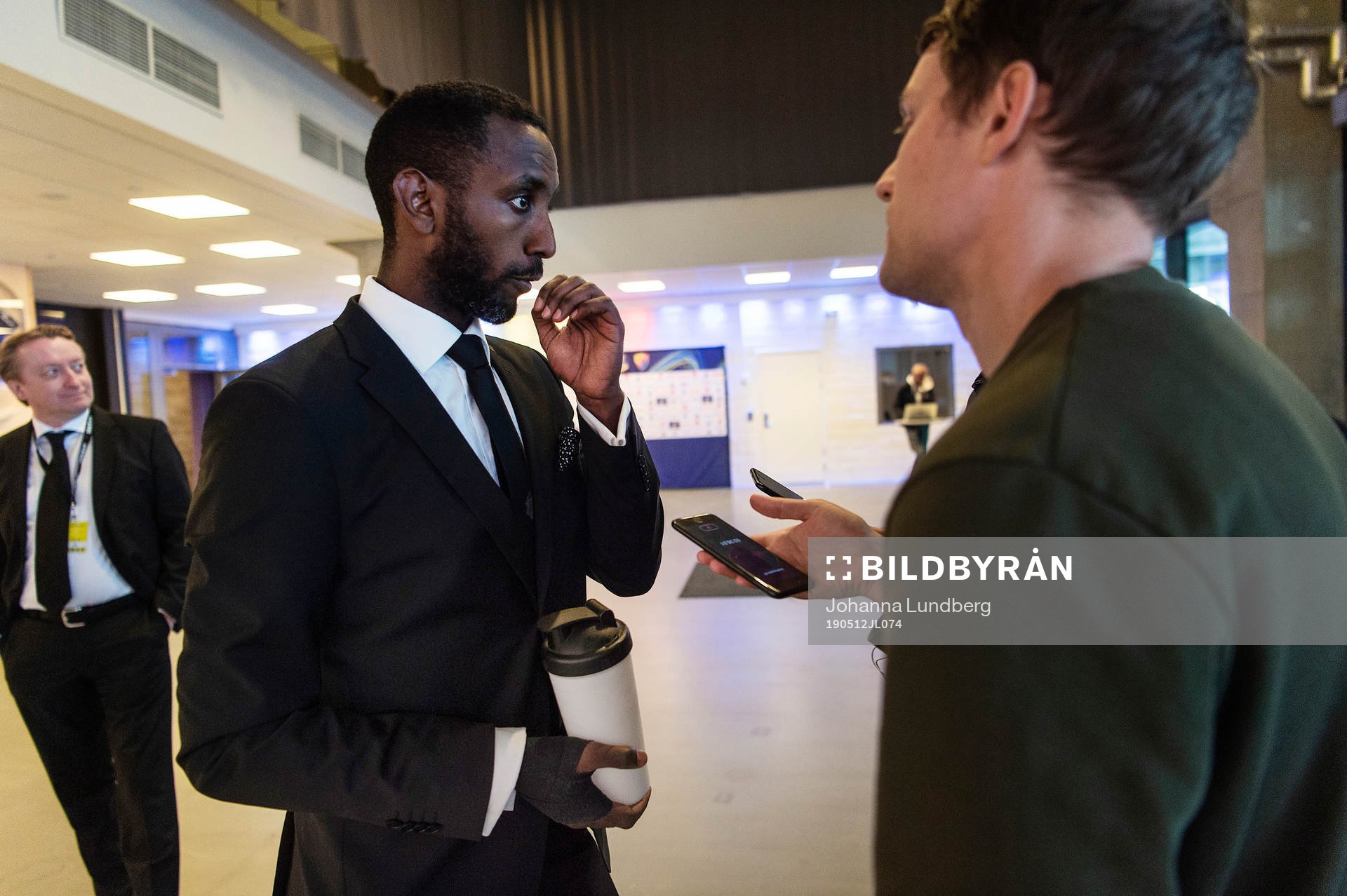 s Henok Goitom med ett skydd för handen
