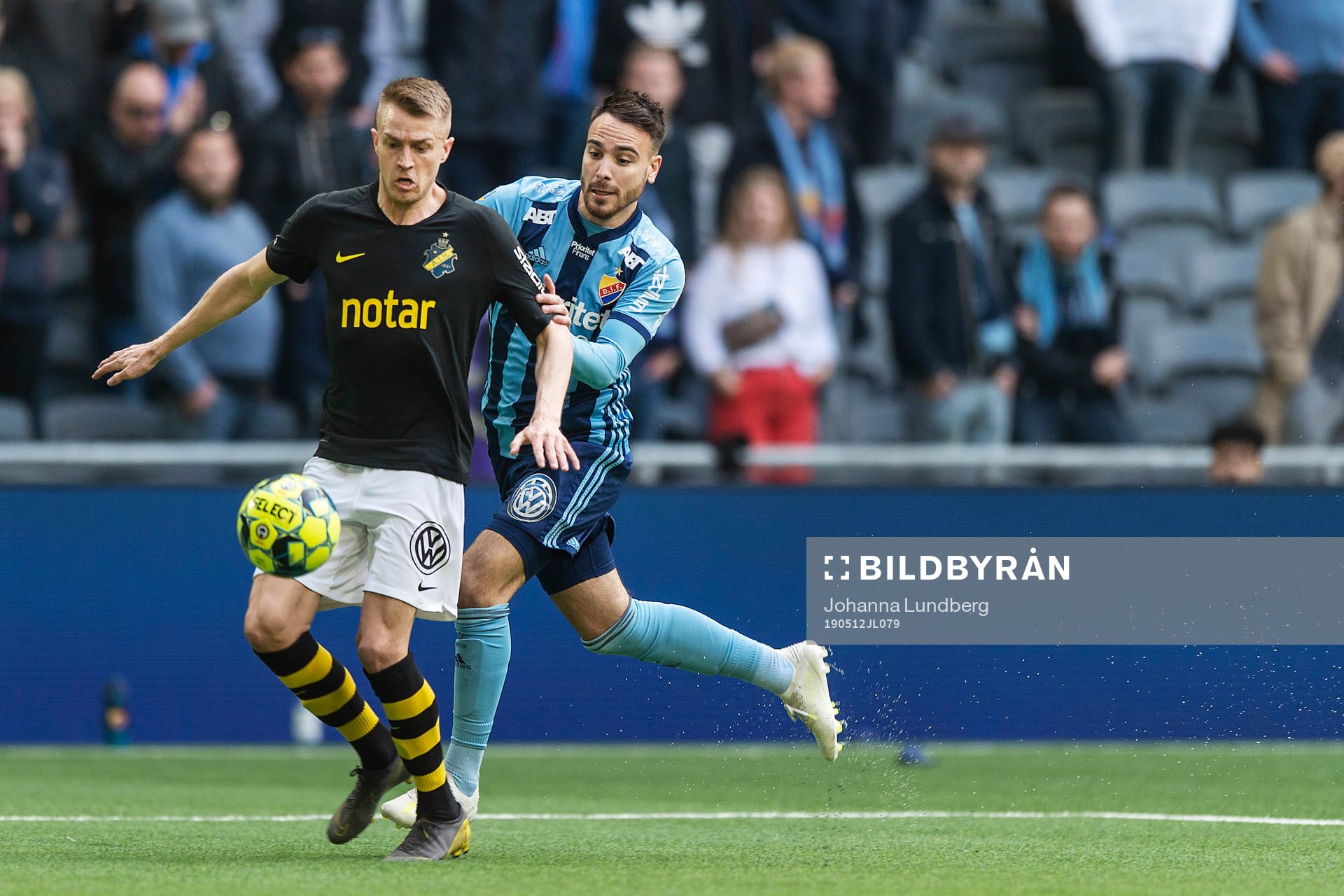 s Karol Mets och Djurgårdens Dzenis Kozica