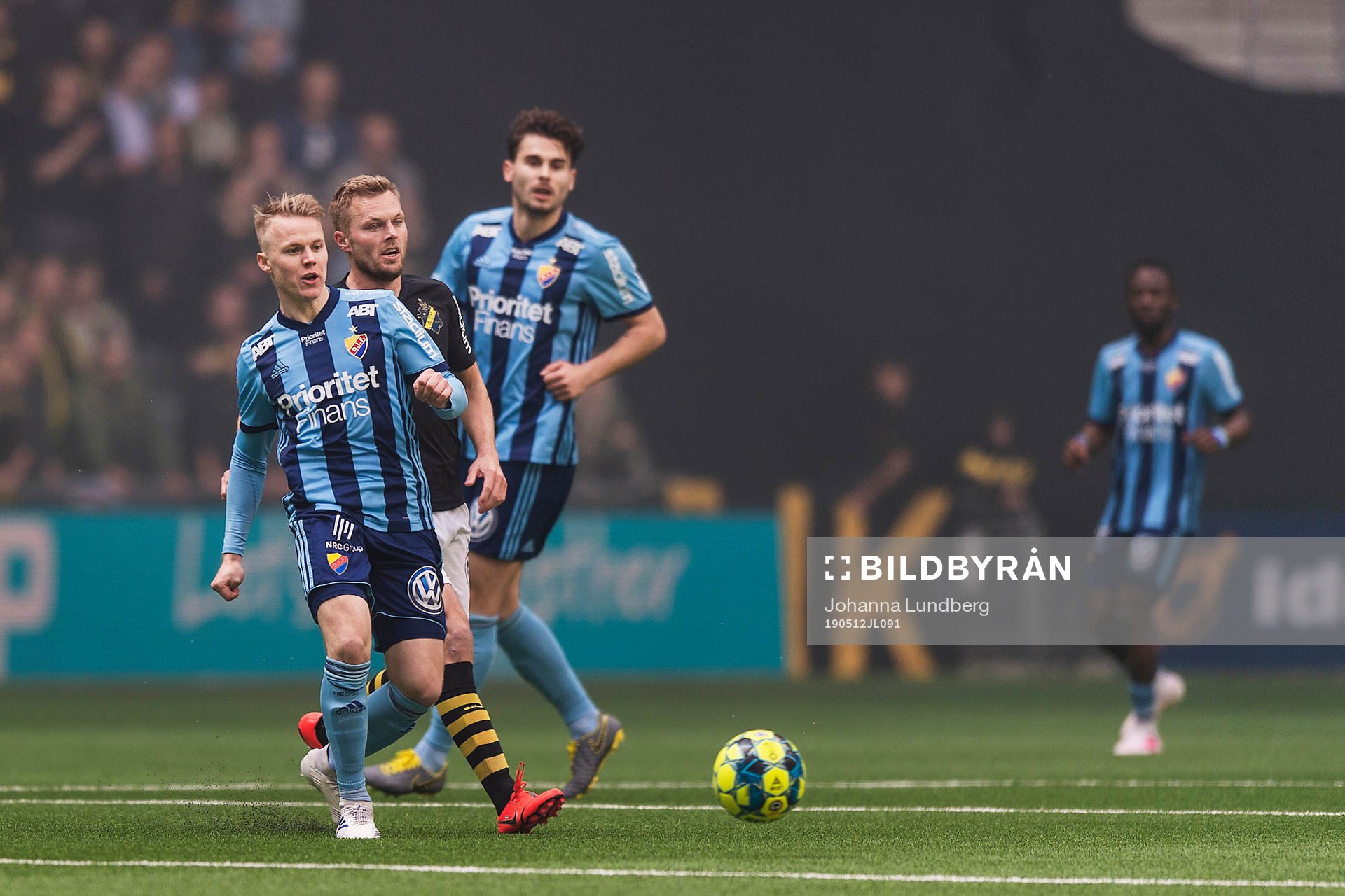 s Sebastian Larsson mot Djurgårdens Elliot Käck och