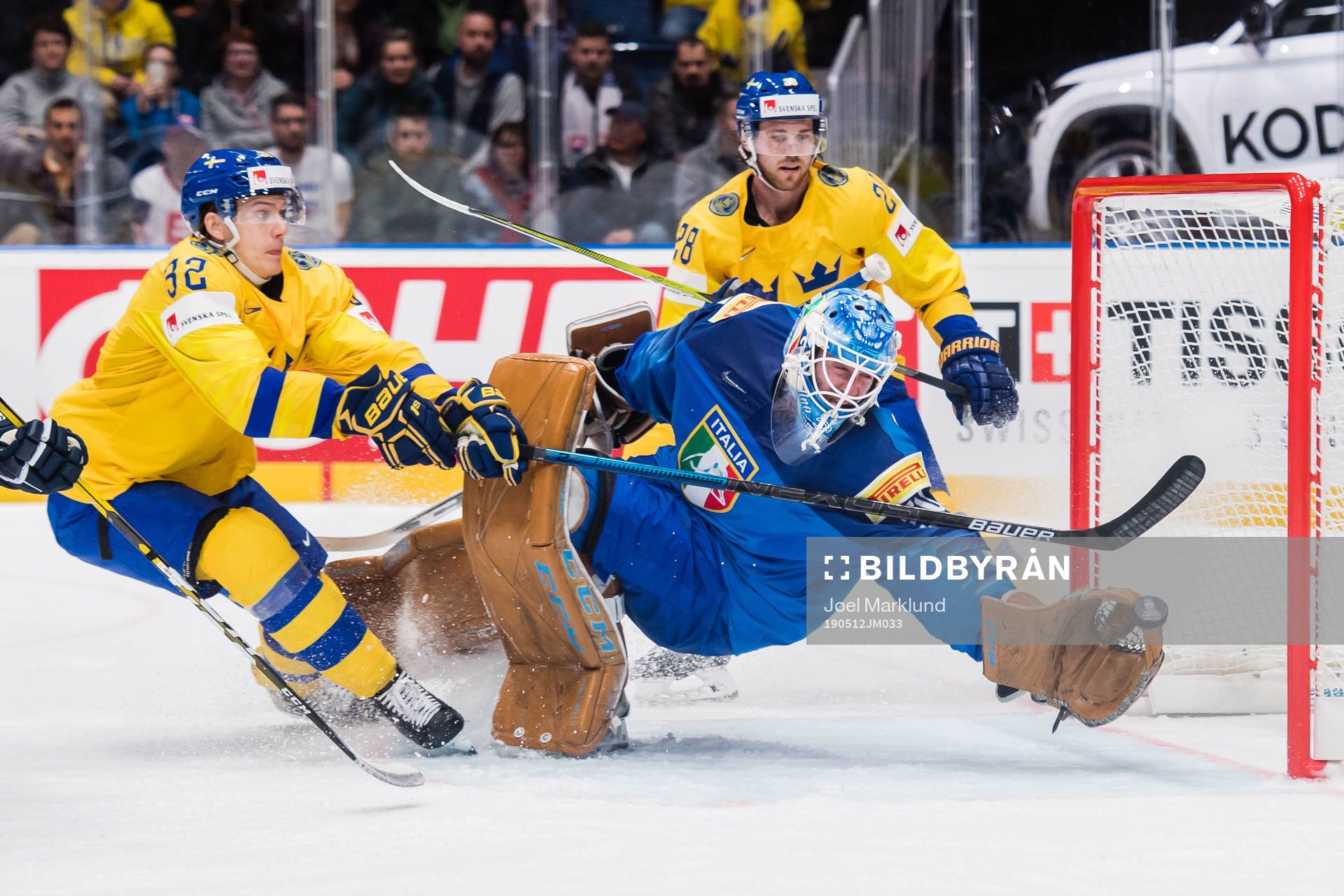 Oskar Lindblom and Elias Lindholm of Sweden against
