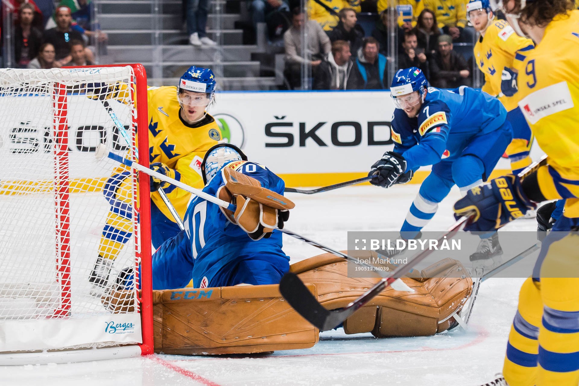 Oskar Lindblom of Sweden scores 0-3
