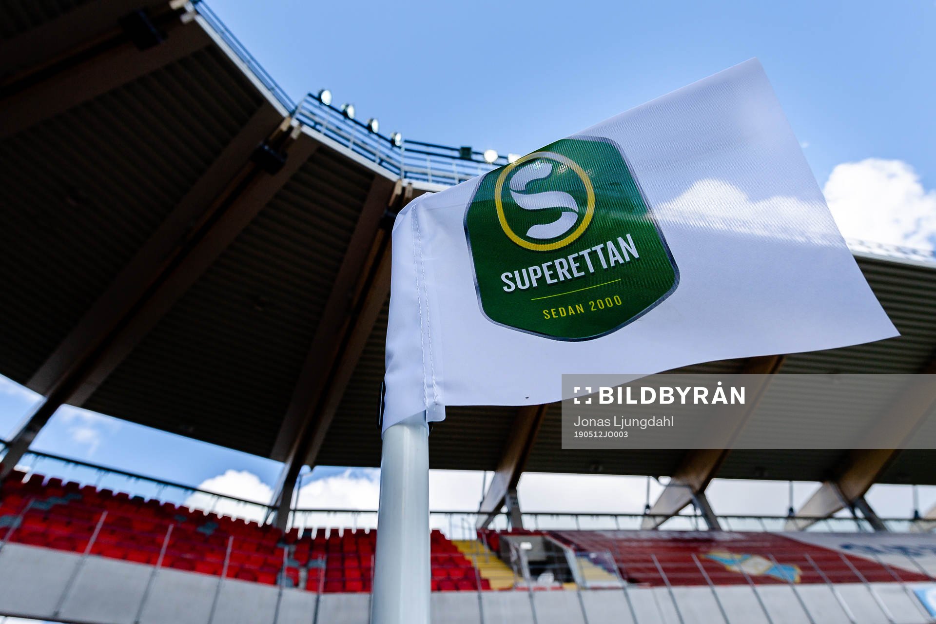 Hörnflagga med superettanlogo