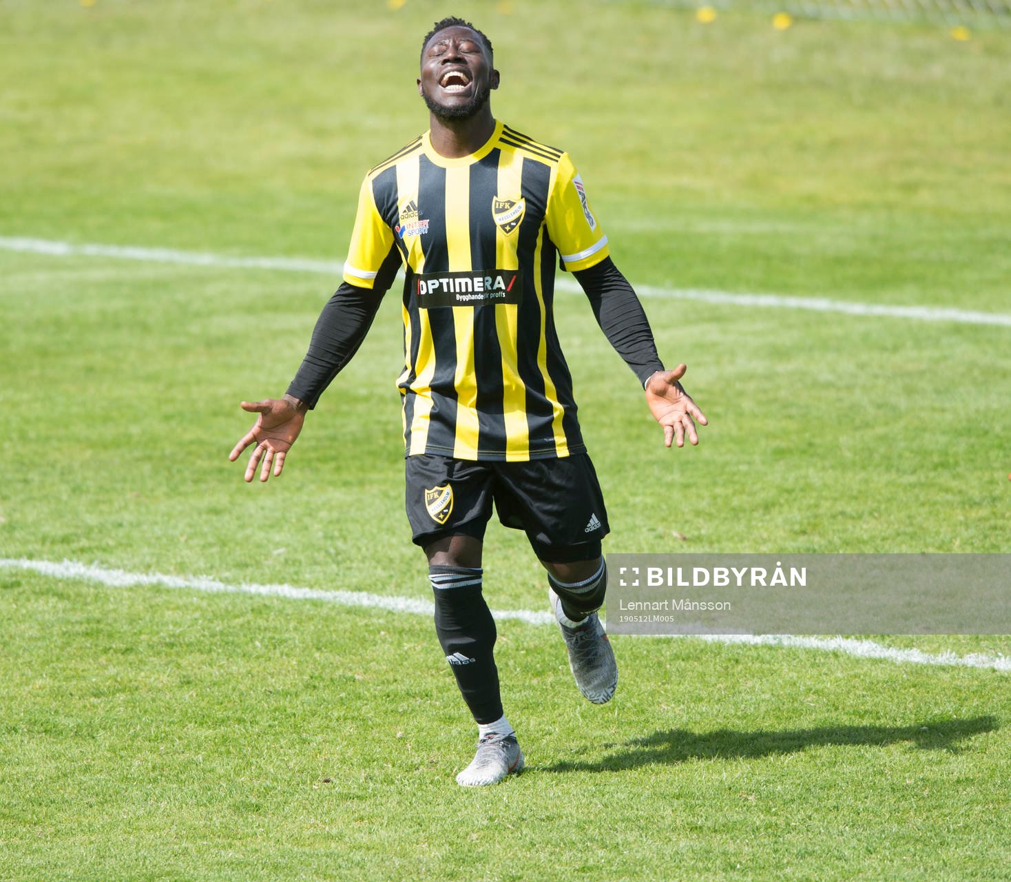 IFK Hässleholms Mike Andrew har gjort 1-0  i matchen i