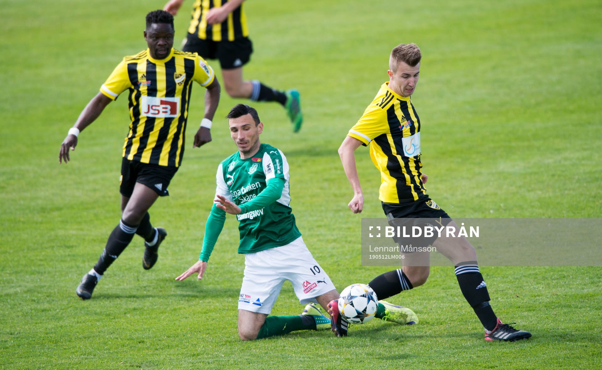 s Burim Rexhepi mot IFK Hässleholms Patrick Osiako och