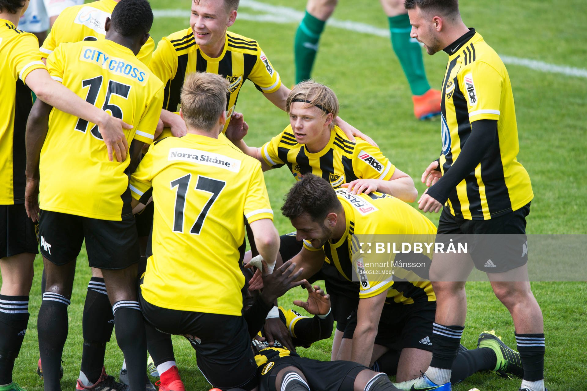 IFK Hässleholms Mike Andrew har gjort 1-0  i matchen i