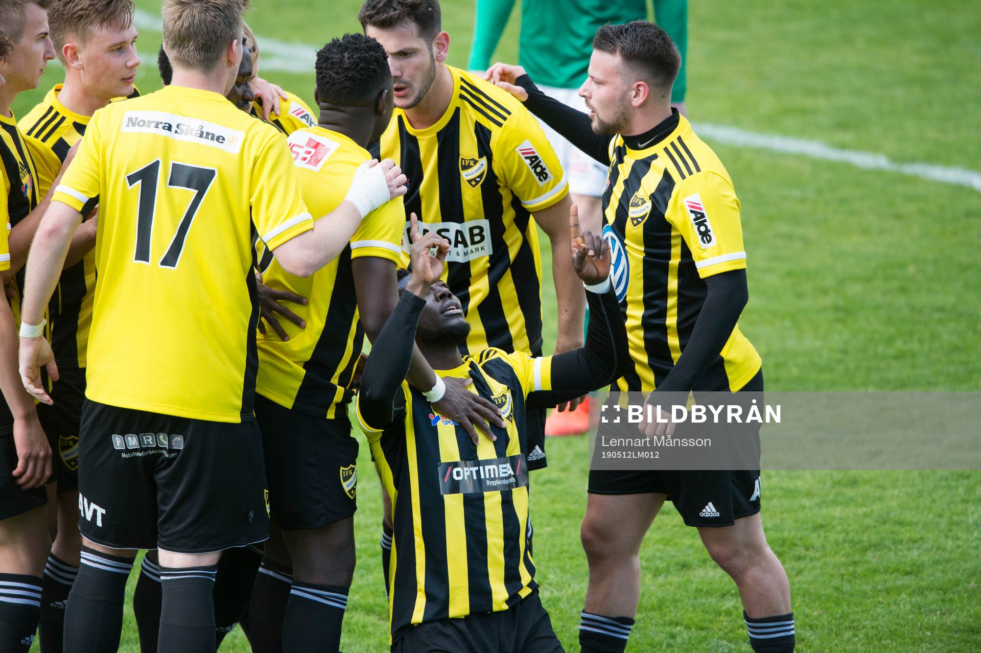 IFK Hässleholms Mike Andrew har gjort 1-0 i matchen i