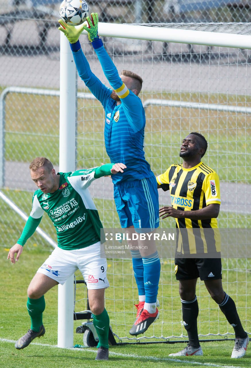 IFK Hässleholms målvakt Alexander Nilsson i matchen i division 2 mellan IFK Hässleholm och Hässleholms IF i Hässleholm 12 maj 2019.