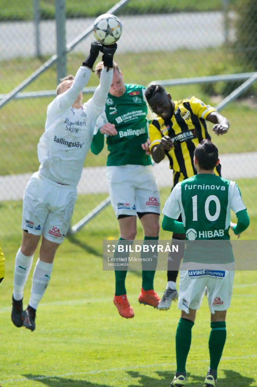 IFK Hässleholms Mike Andrew i matchen i division 2 mellan