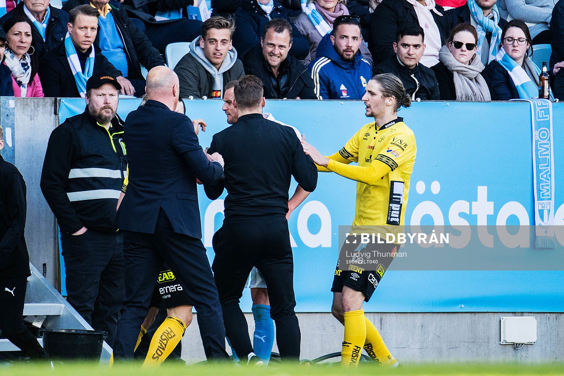 Malmö FFs Eric Larsson och Jonathan Levi i dispyt som