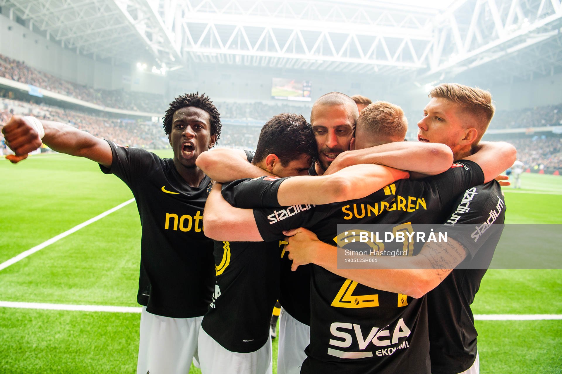 AIK:s Jack Lahne , Panajotis Dimitriadis och Anton Salétros jublar med Tarik Elyounoussi efter 0-1 under fotbollsmatchen i Allsvenskan mellan Djurgården och AIK den 12 maj 2019 i Stockholm.