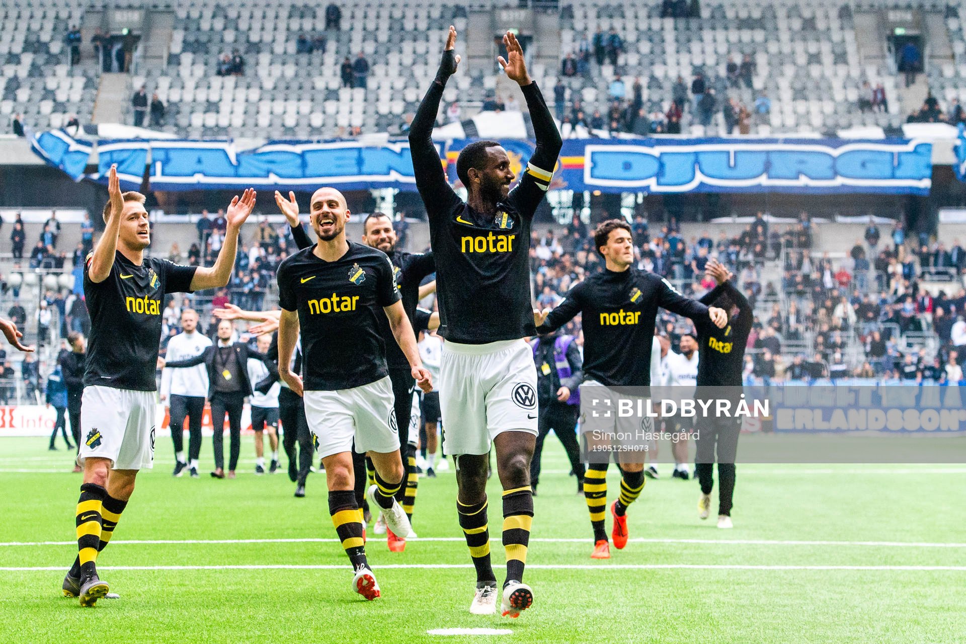 AIK:s spelare jublar efter fotbollsmatchen i Allsvenskan mellan Djurgården och AIK den 12 maj 2019 i Stockholm.
