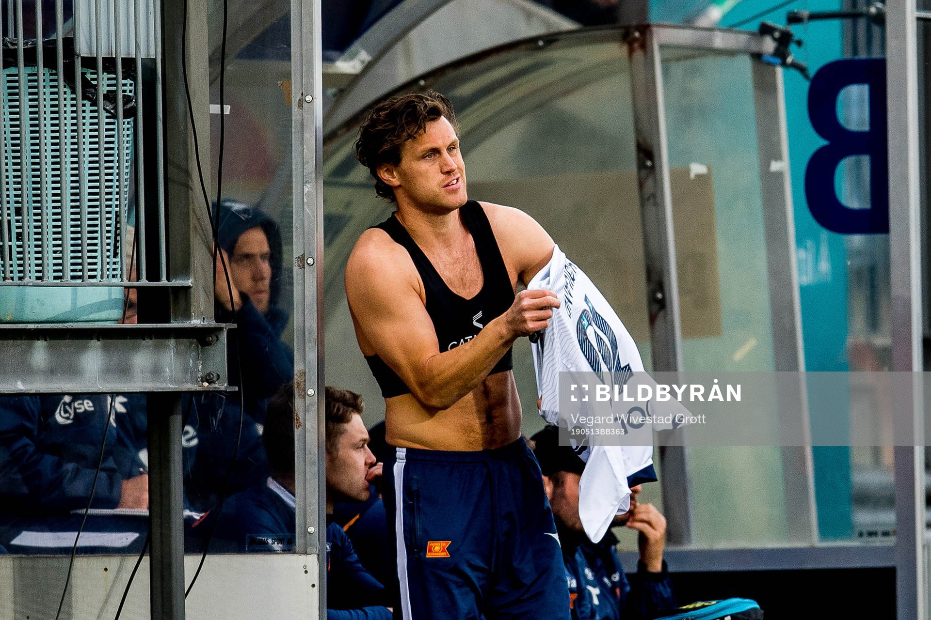 Tommy Høiland of Viking prepares to come