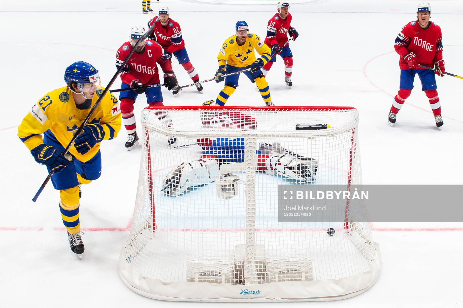 Loui Eriksson of Sweden celebrates the 0-8 goal