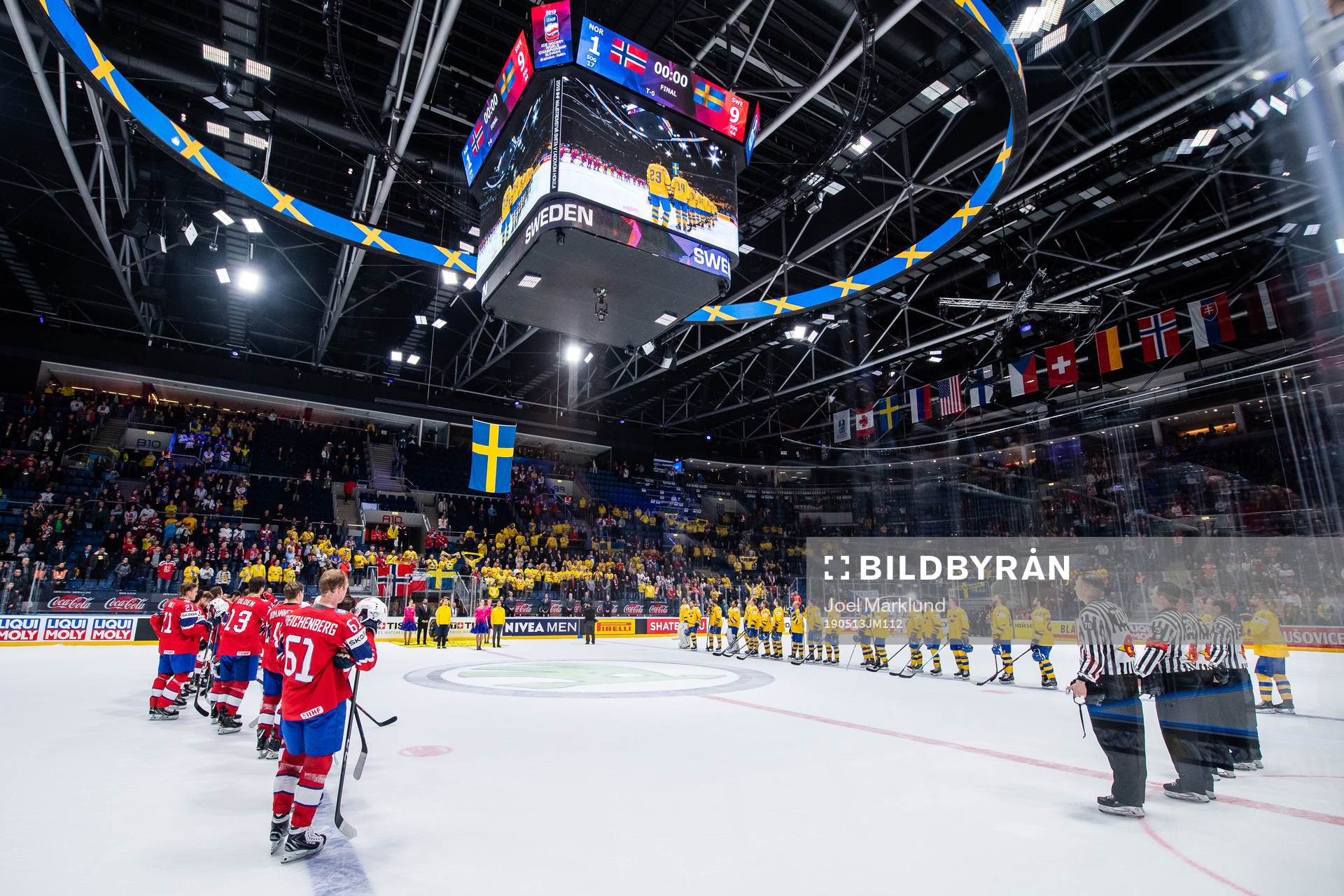 Players of Norway and Sweden