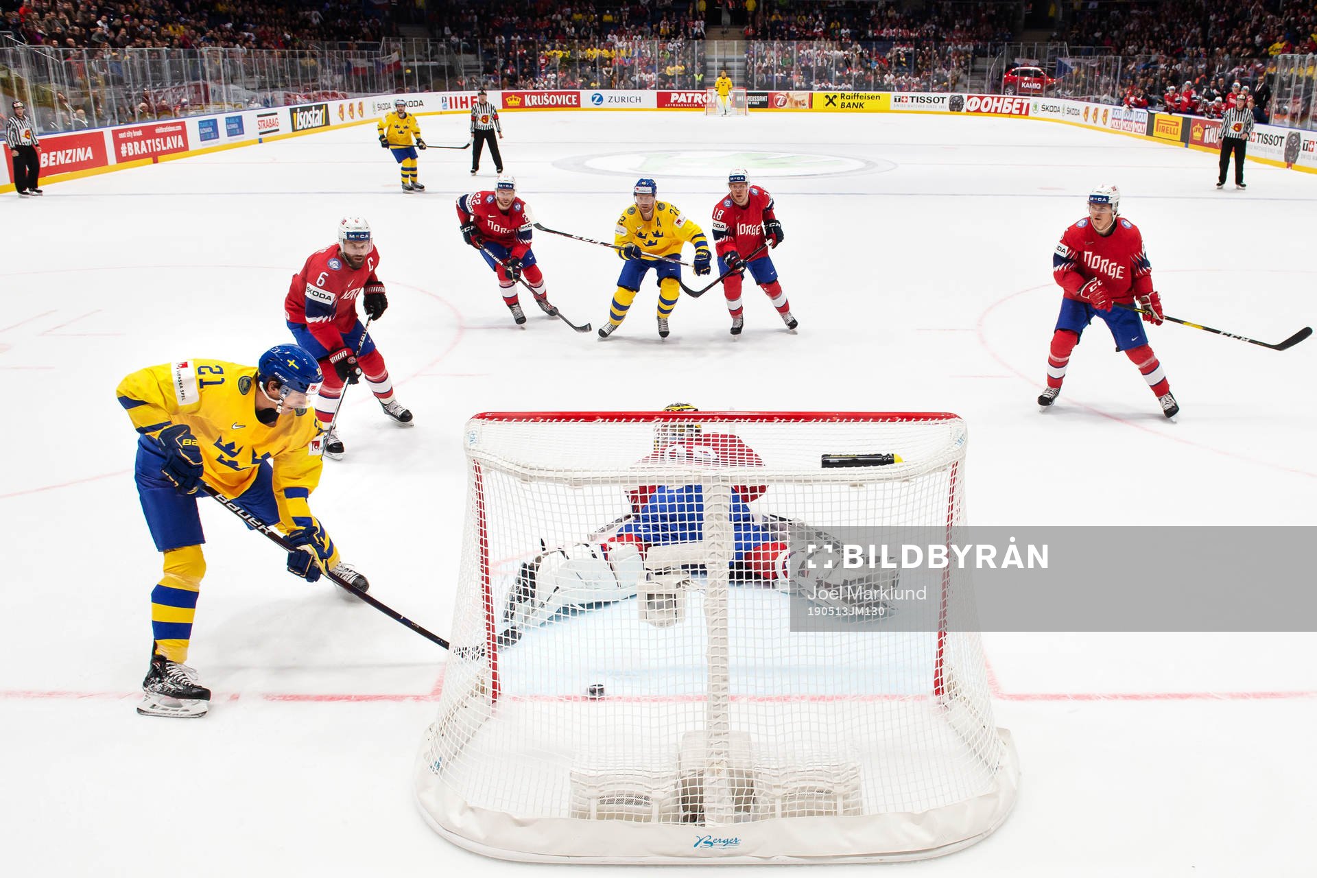 Loui Eriksson of Sweden scores the 0-8 goal behind
