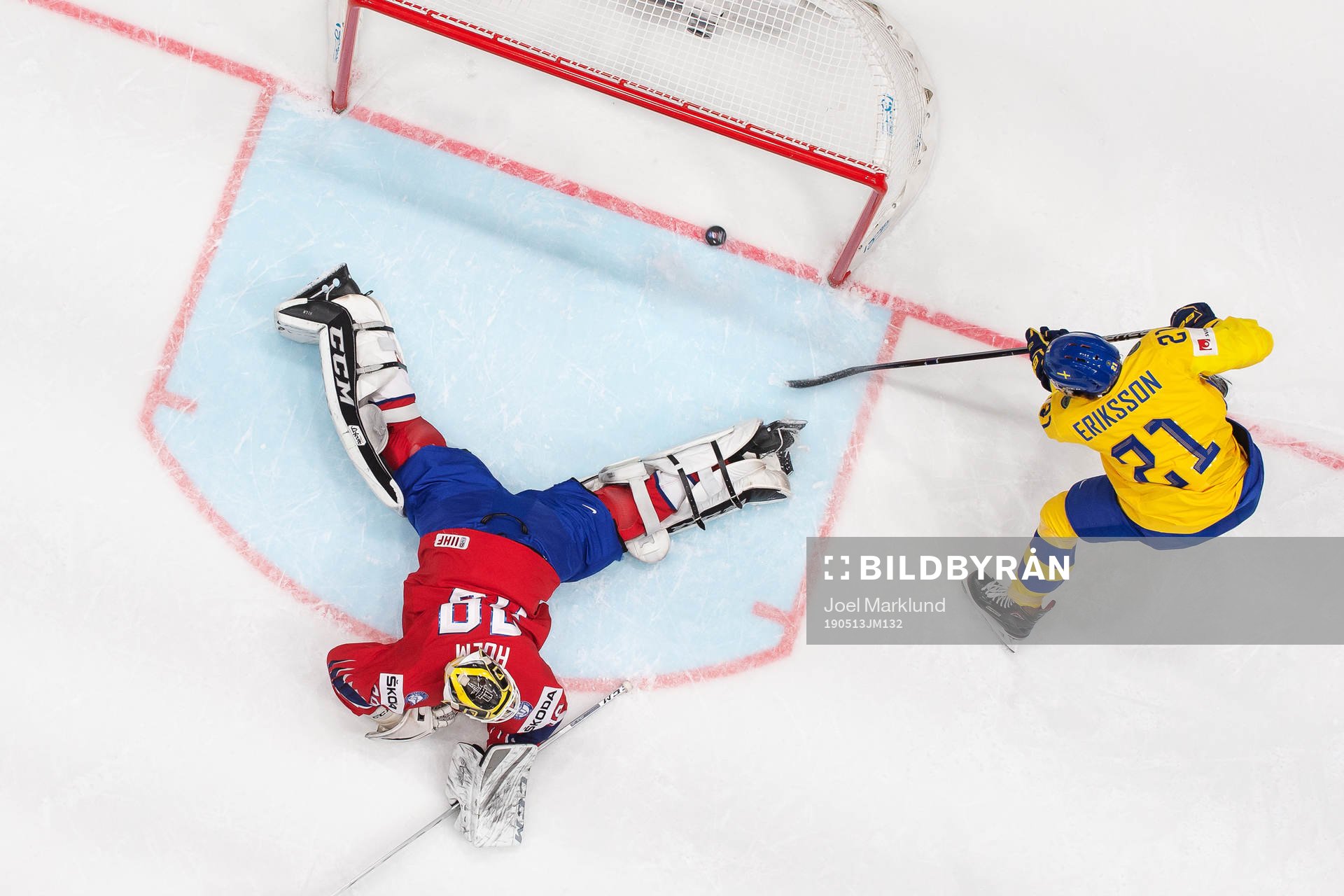 Loui Eriksson of Sweden scores the 0-8 goal behind