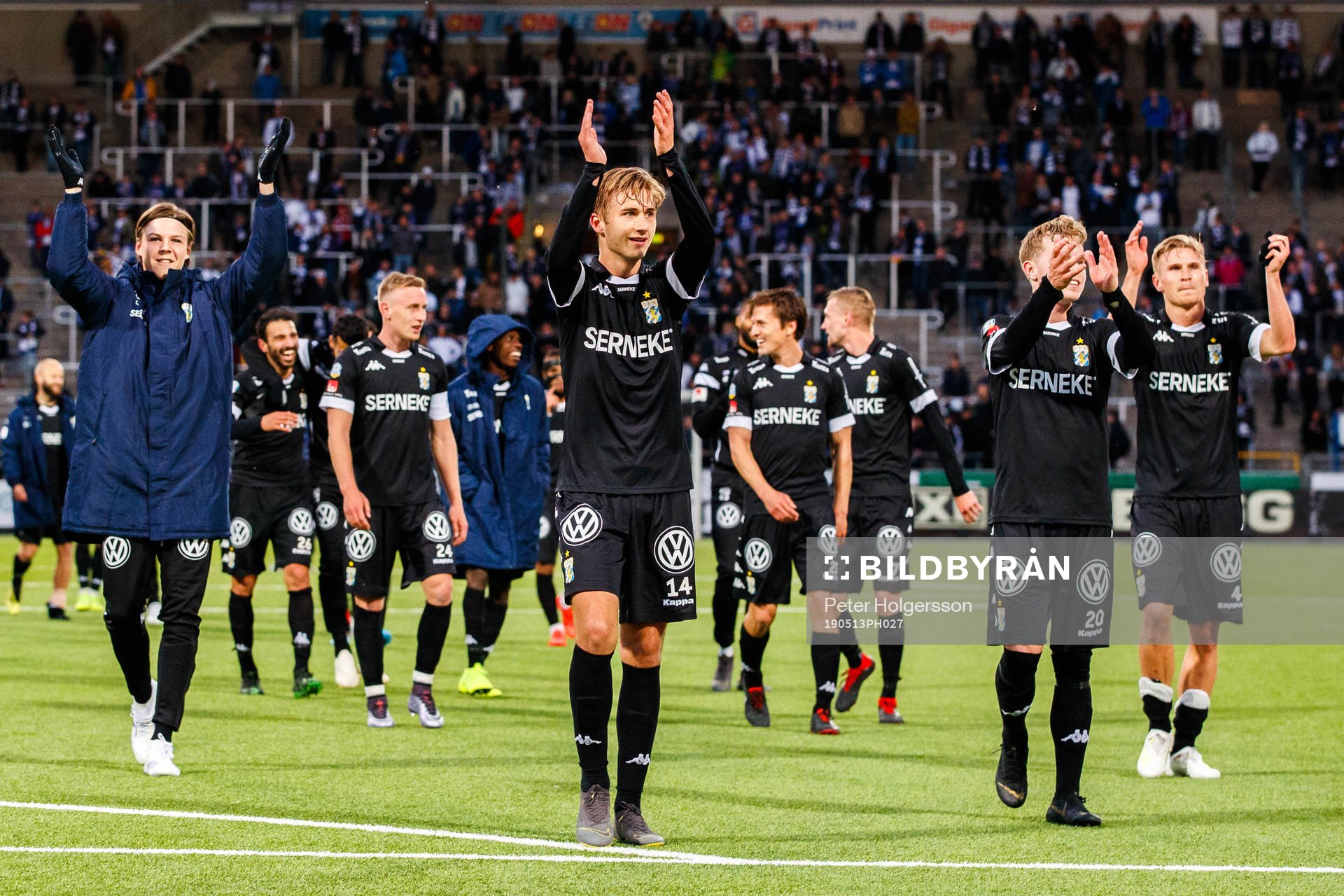 IFK Göteborgs Benjamin Nygren, Victor Wernersson och Carl Starfelt jublar efter fotbollsmatchen i Allsvenskan mellan IFK Norrköping och IFK Göteborg den 13 maj 2019 i Norrköping.