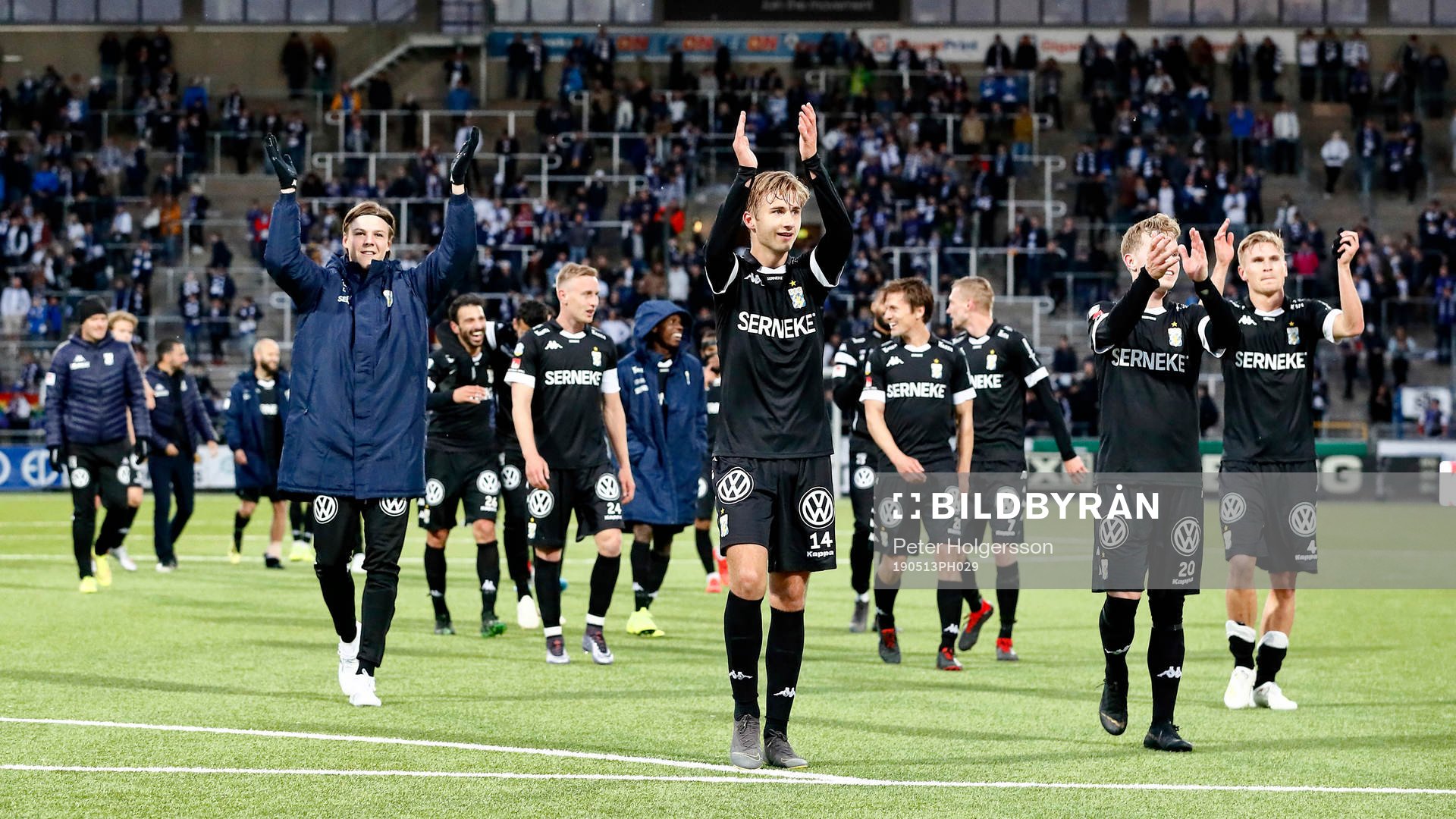 IFK Göteborgs spelare med Benjamin Nygren  jublar