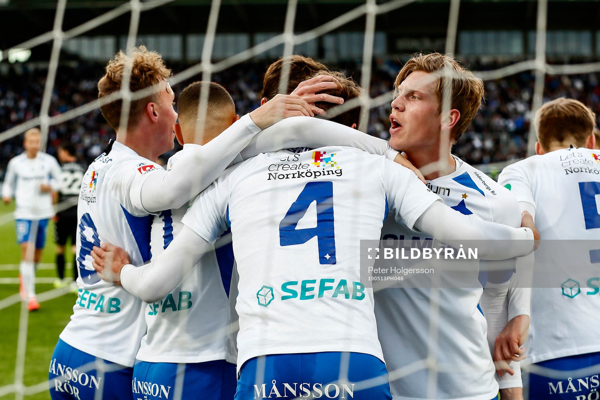 IFK Norrköpings spelare med Alexander Fransson jublar