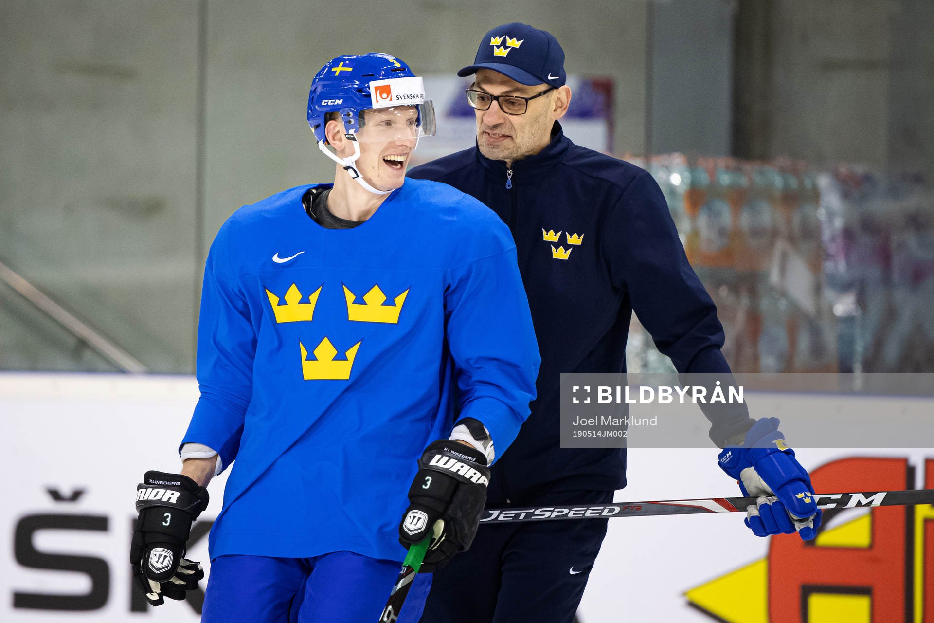 John Klingberg and assistant coach Peter Popovic of Sweden