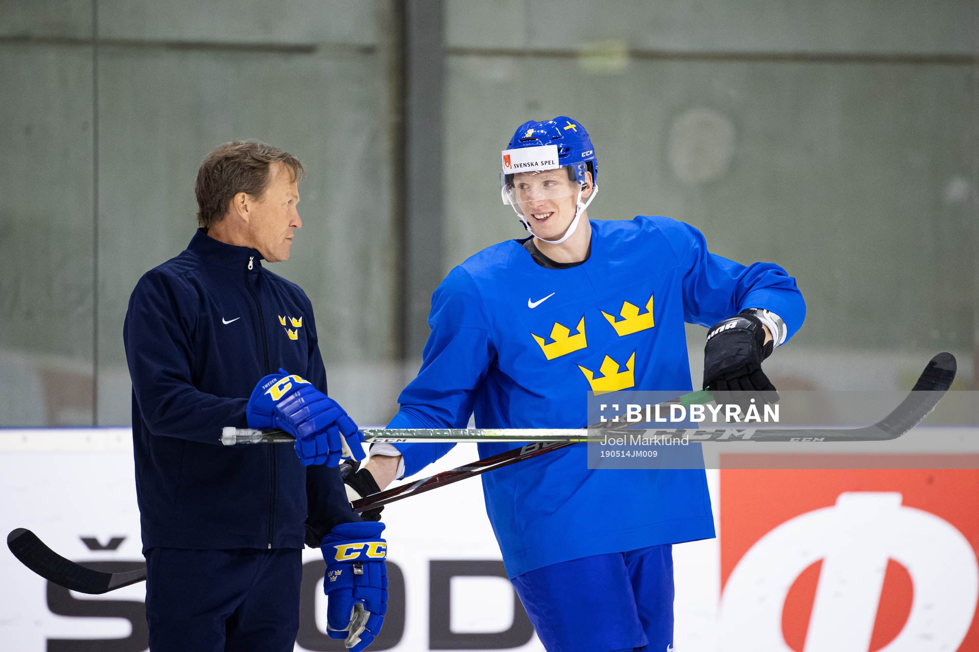 Assistant coach Johan Garpenlöv and John Klingberg of