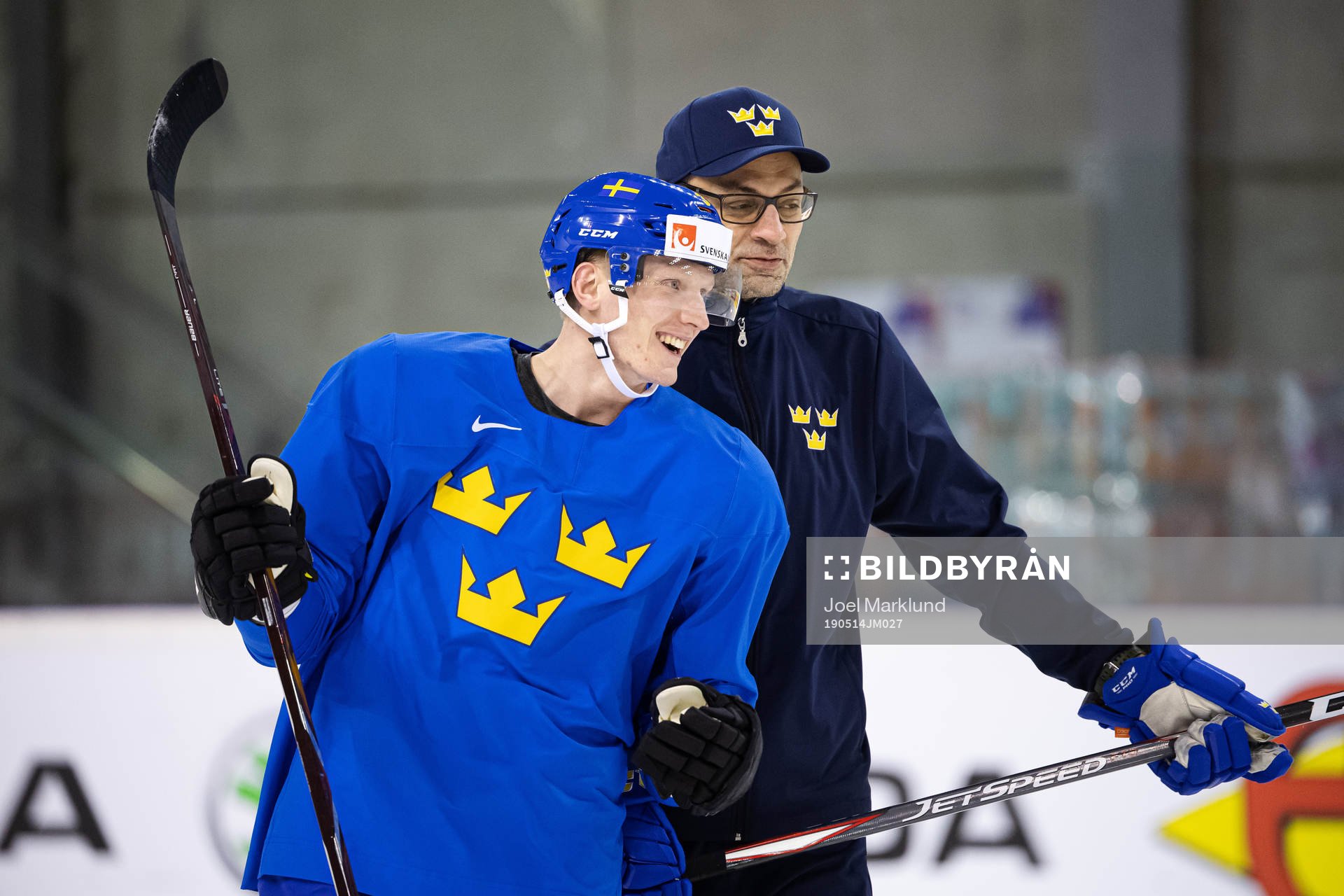 John Klingberg and assistant coach Peter Popovic of Sweden