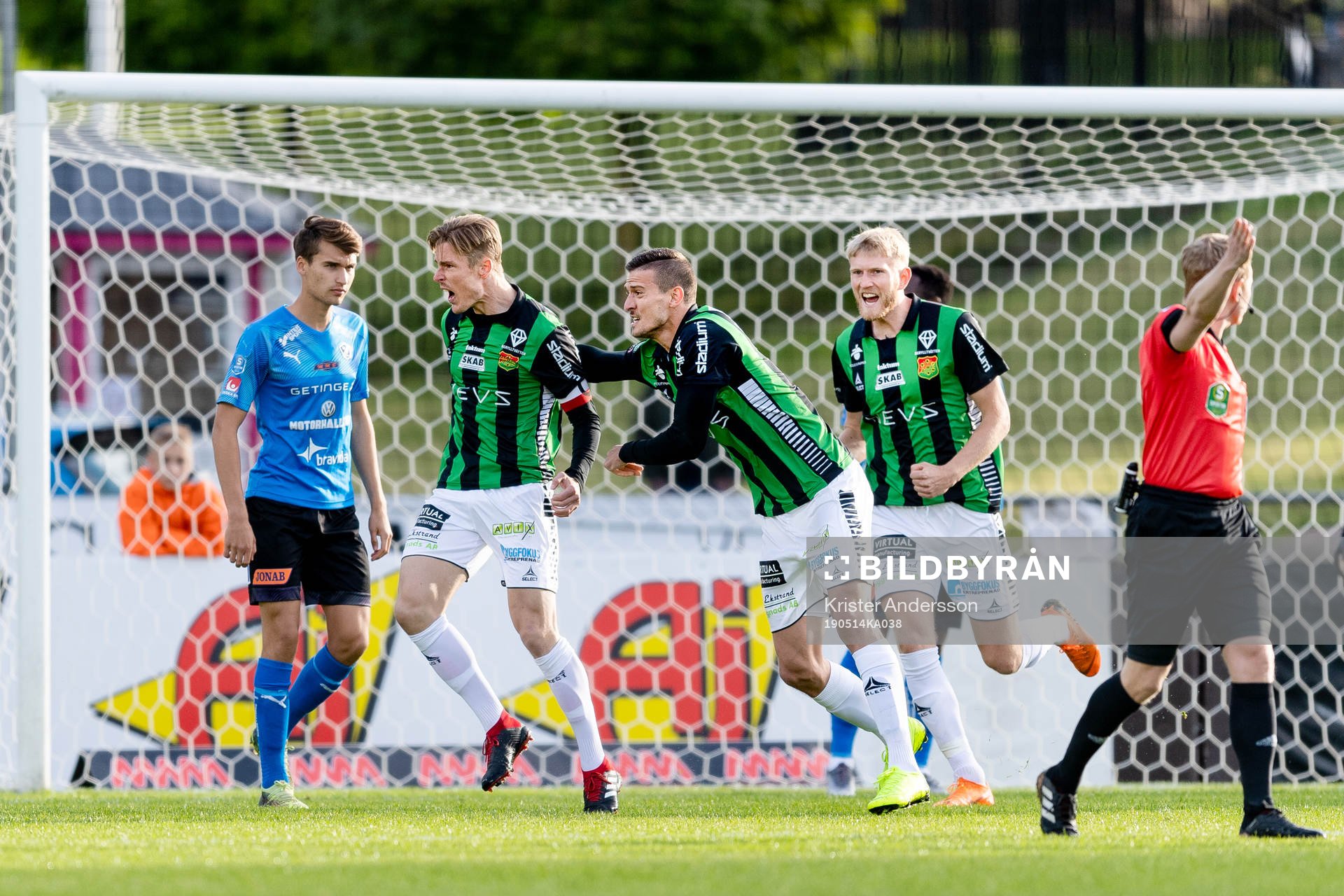 GAIS Marcus Bergholtz jublar med Nikola Asceric och Carl