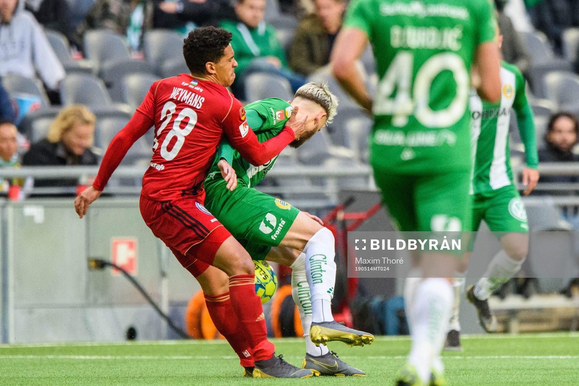 Hammarbys Simon Sandberg får