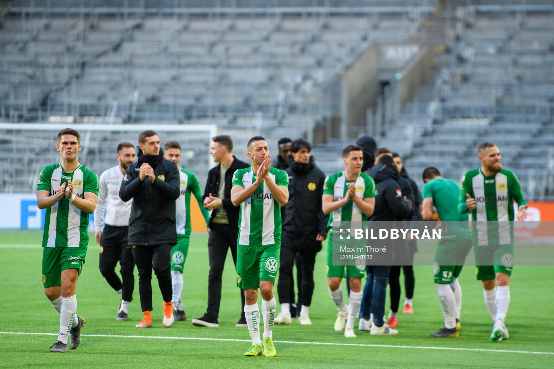 Hammarbys Vidar Örn Kjartansson och Nikola Djurdjic tackar